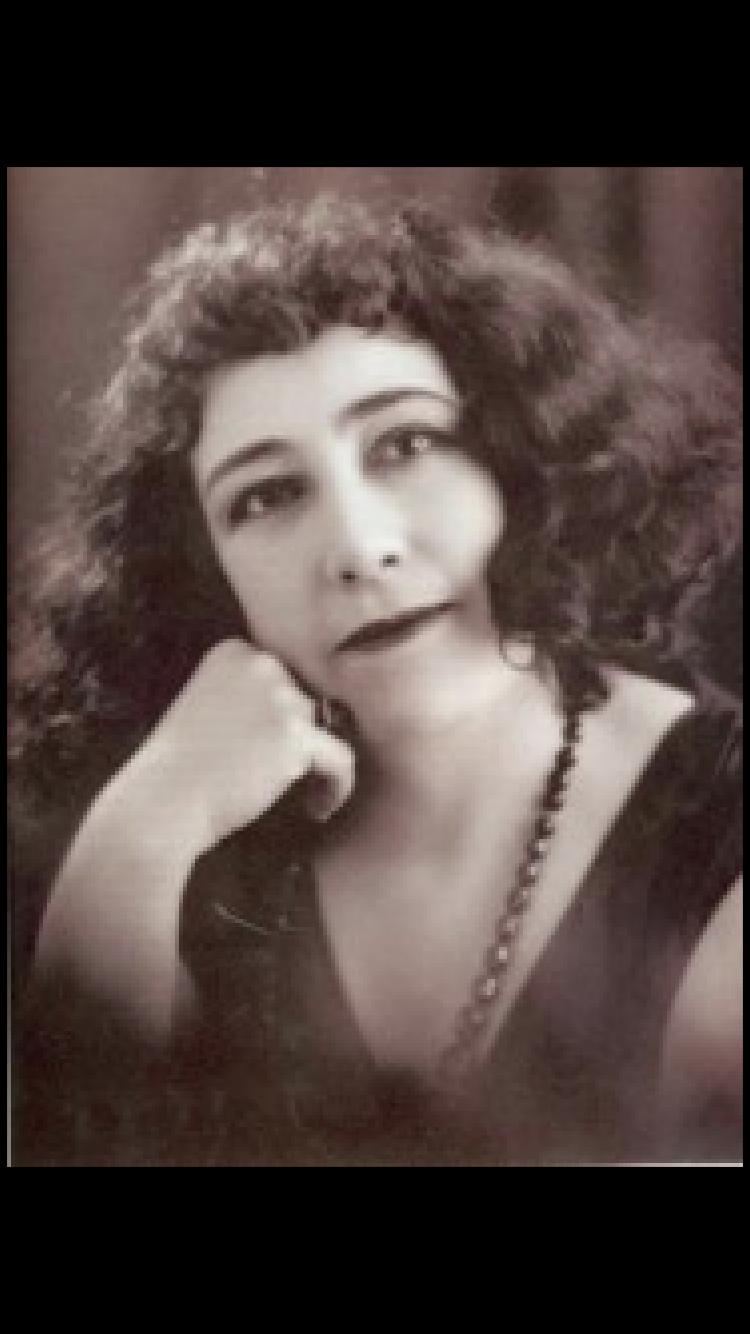 actor Emma Roldán large photo