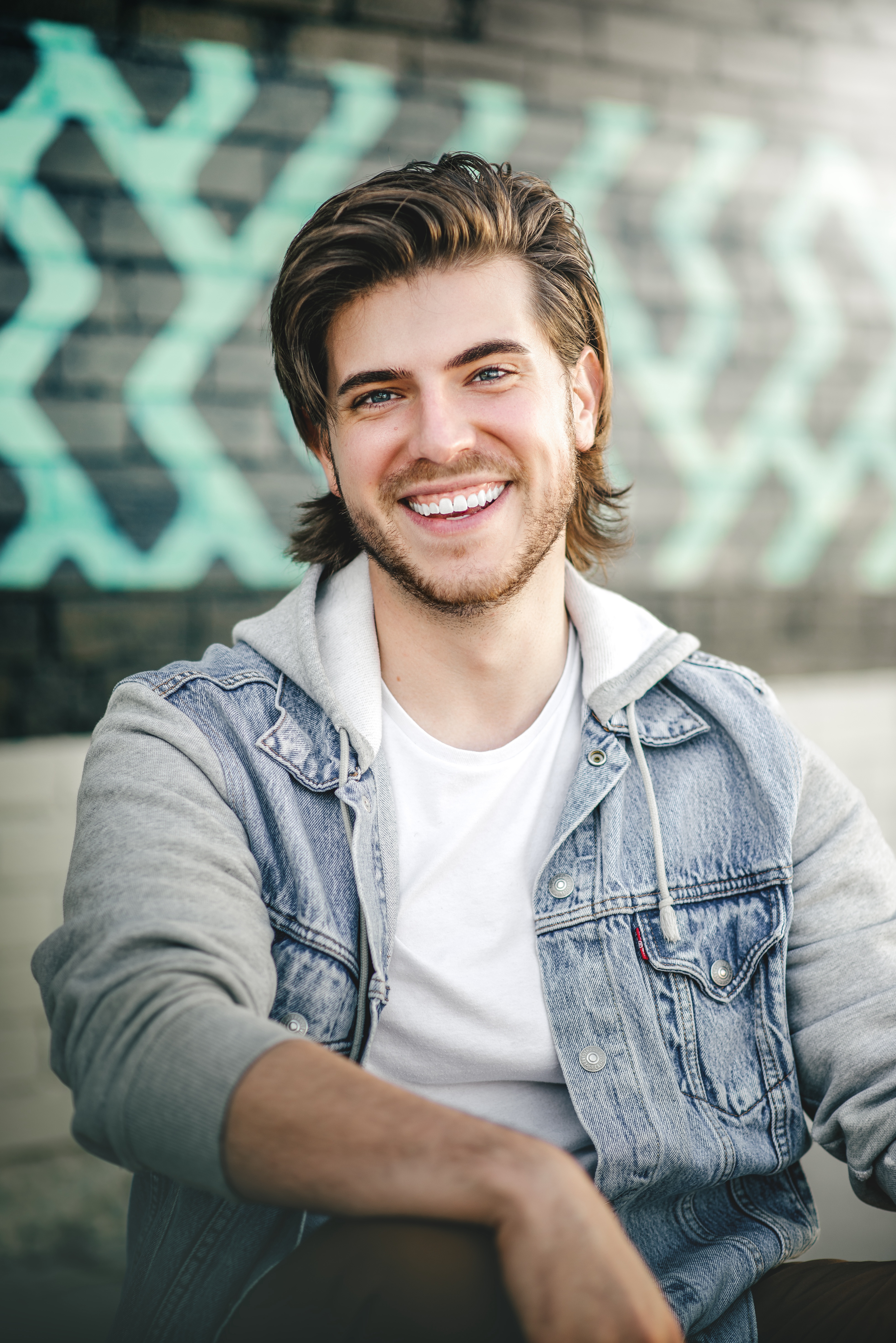 actor Ben Thomas large photo