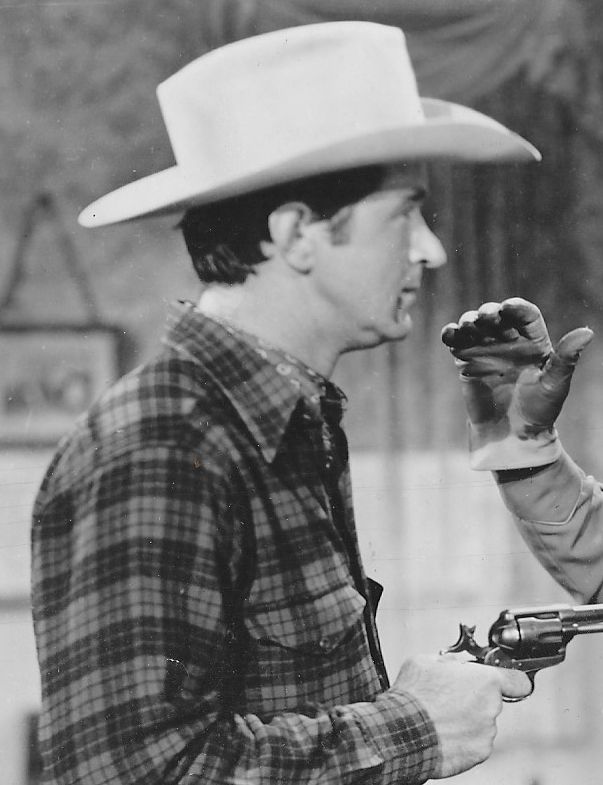 actor Carol Henry large photo