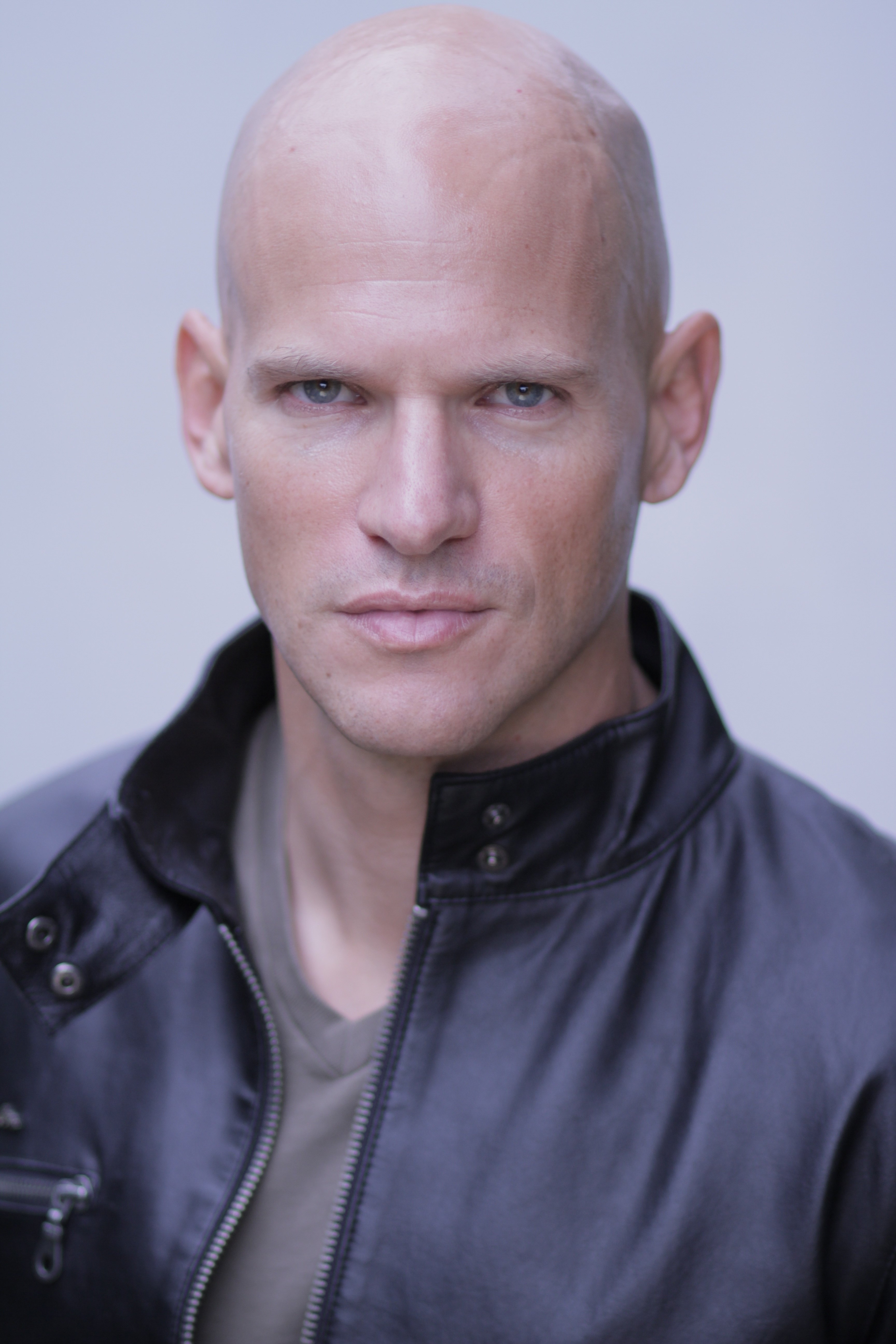 actor Andrew Miller large photo