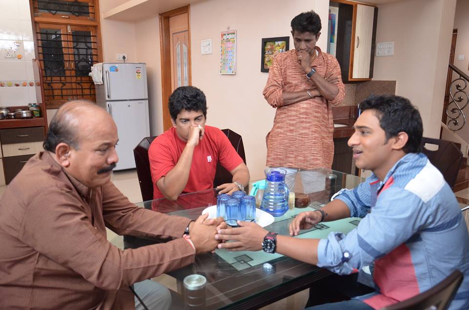 actor Dr. Vilas Ujawane large photo