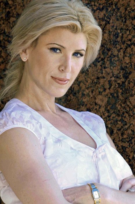 actor Kelsa Kinsly large photo