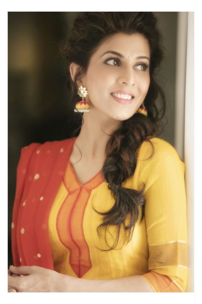 actor Madhavi Nimkar large photo