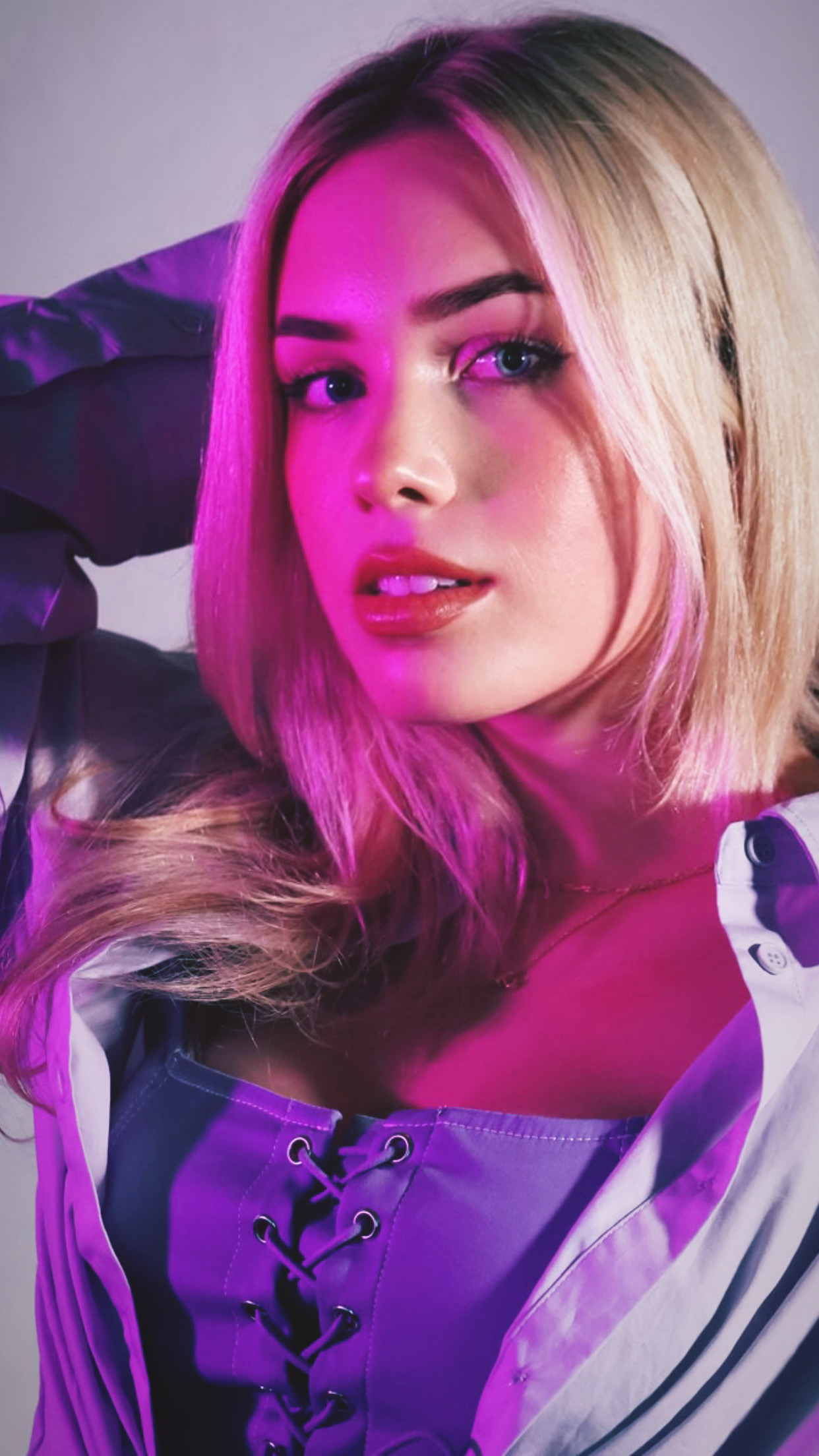 actor Chloë Marie Rhoades large photo