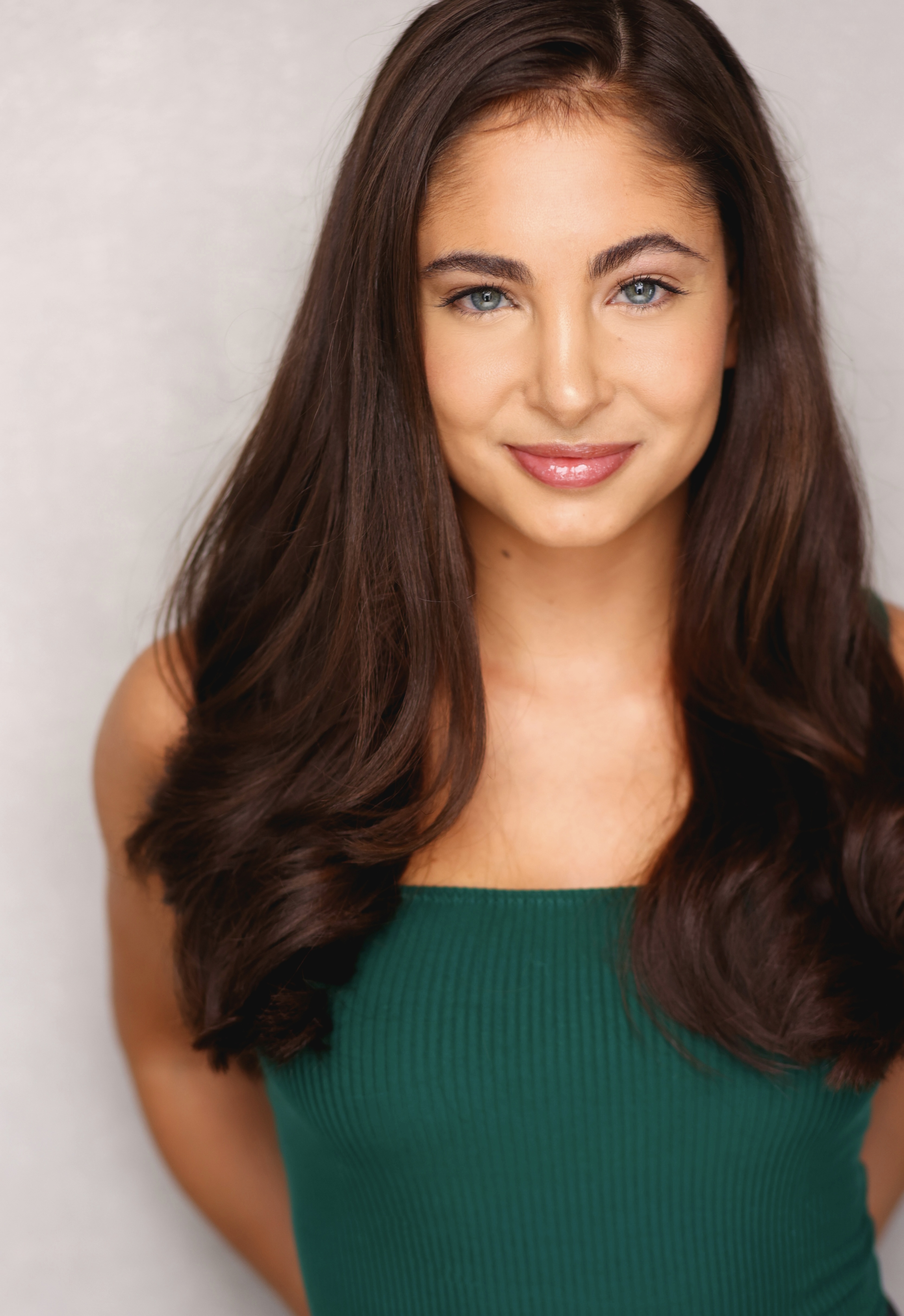 actor Emma Kantor large photo