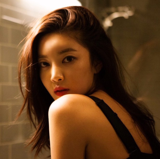 actor Yun Jee Kim large photo