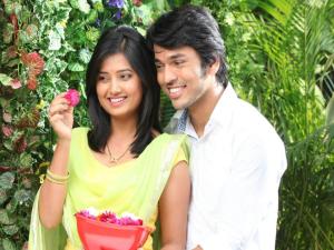 Julun Yeti Reshimgaathi [Marathi]