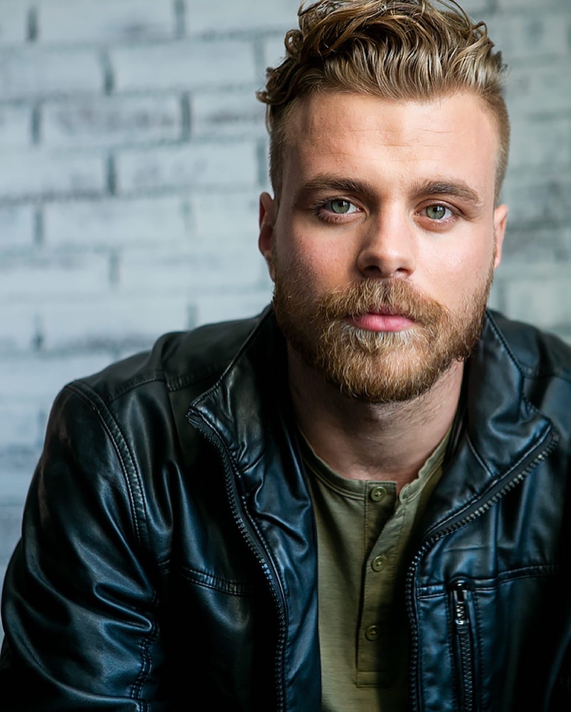 actor Dan Schmidt large photo