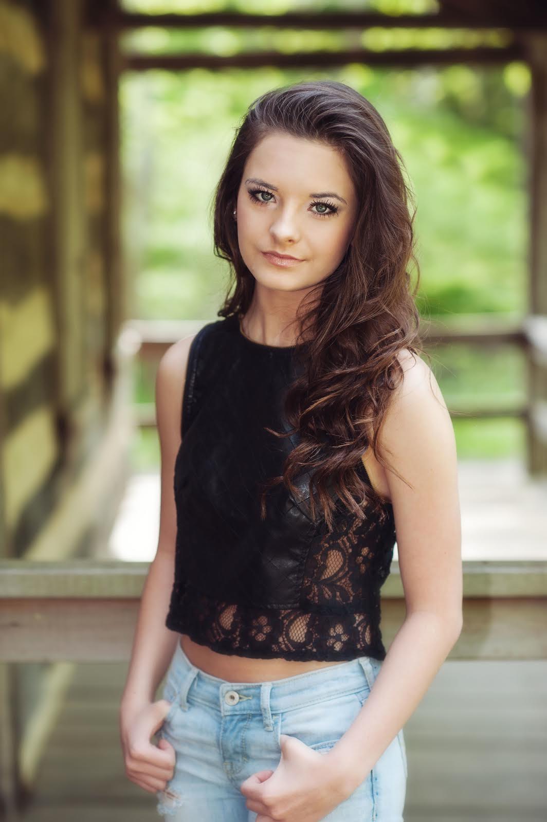 actor Brooke Hyland large photo