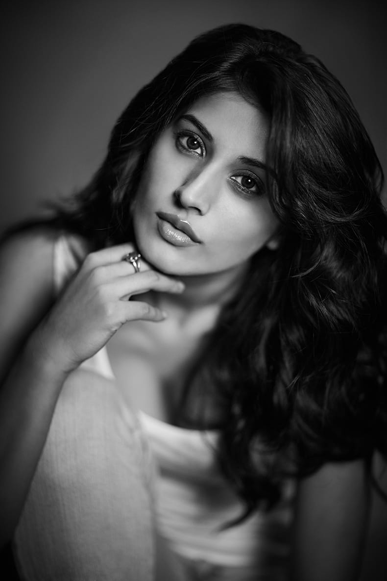 actor Divinaa Thackur large photo