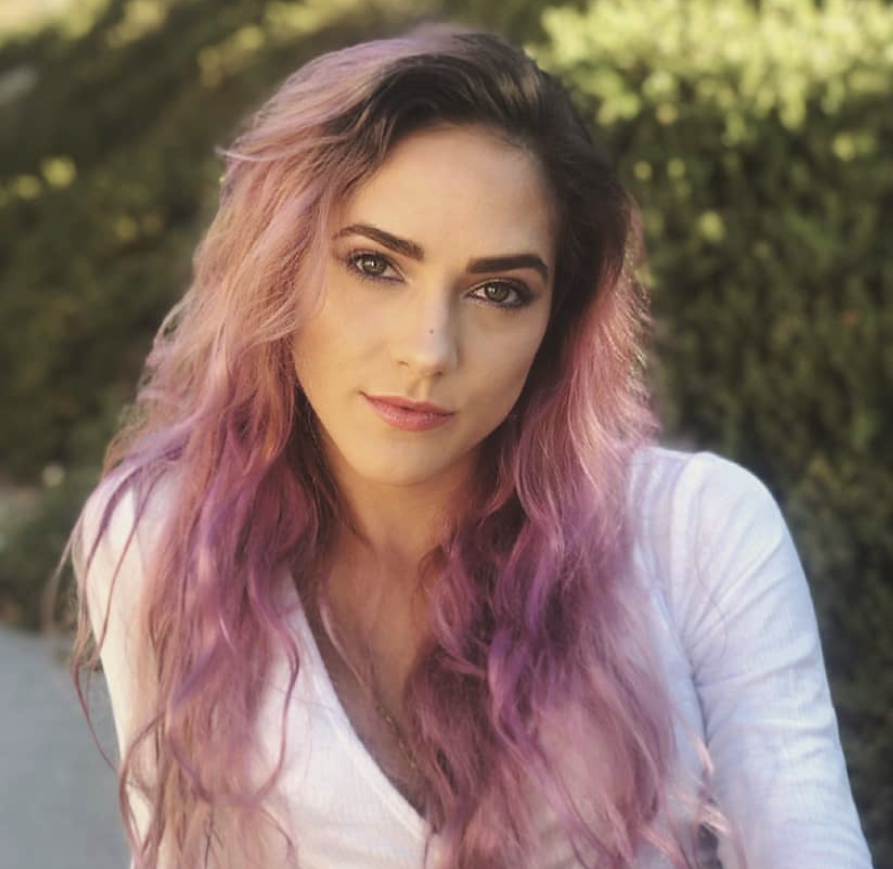 actor Courtney Lynn large photo