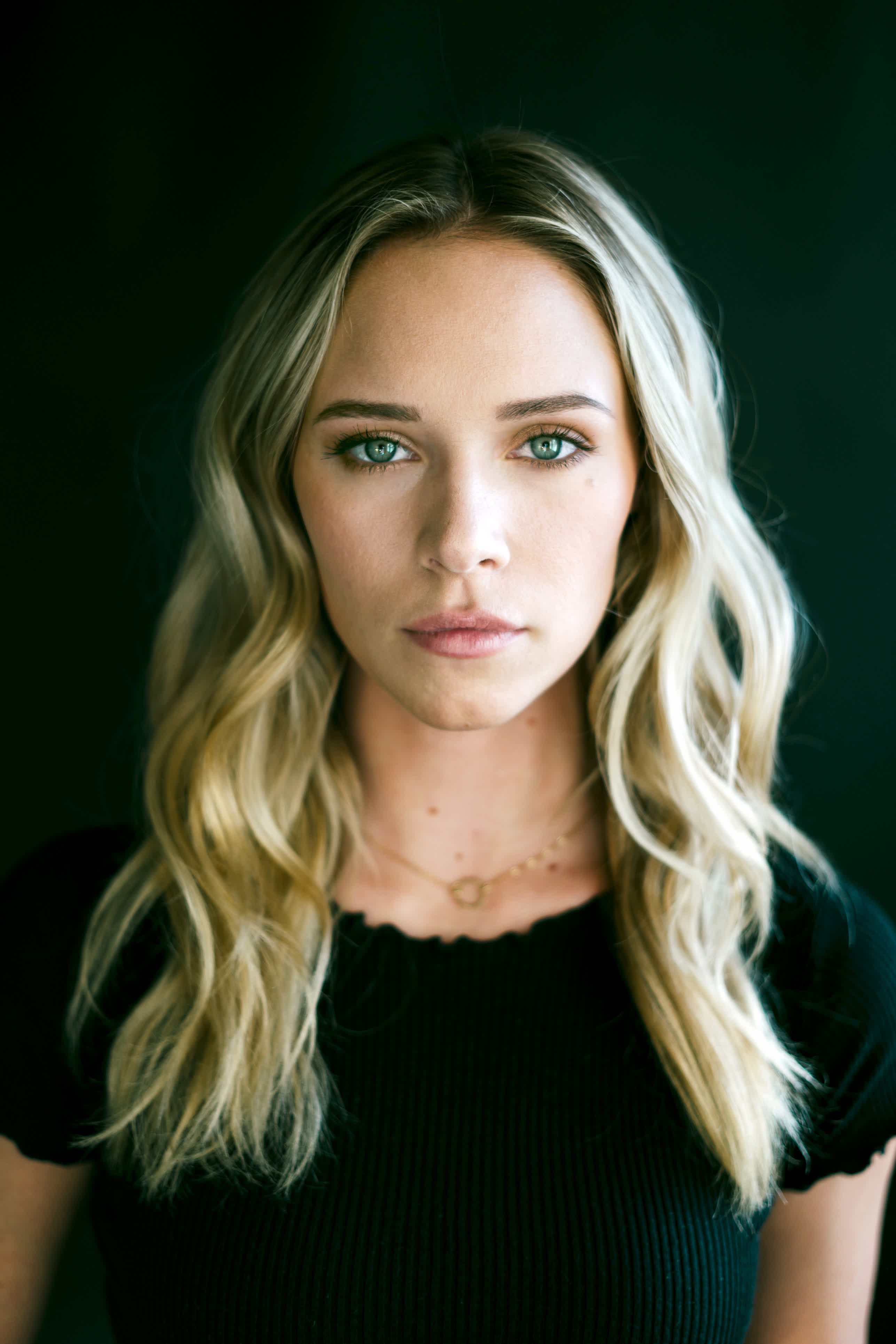 actor Shelby Yardley large photo