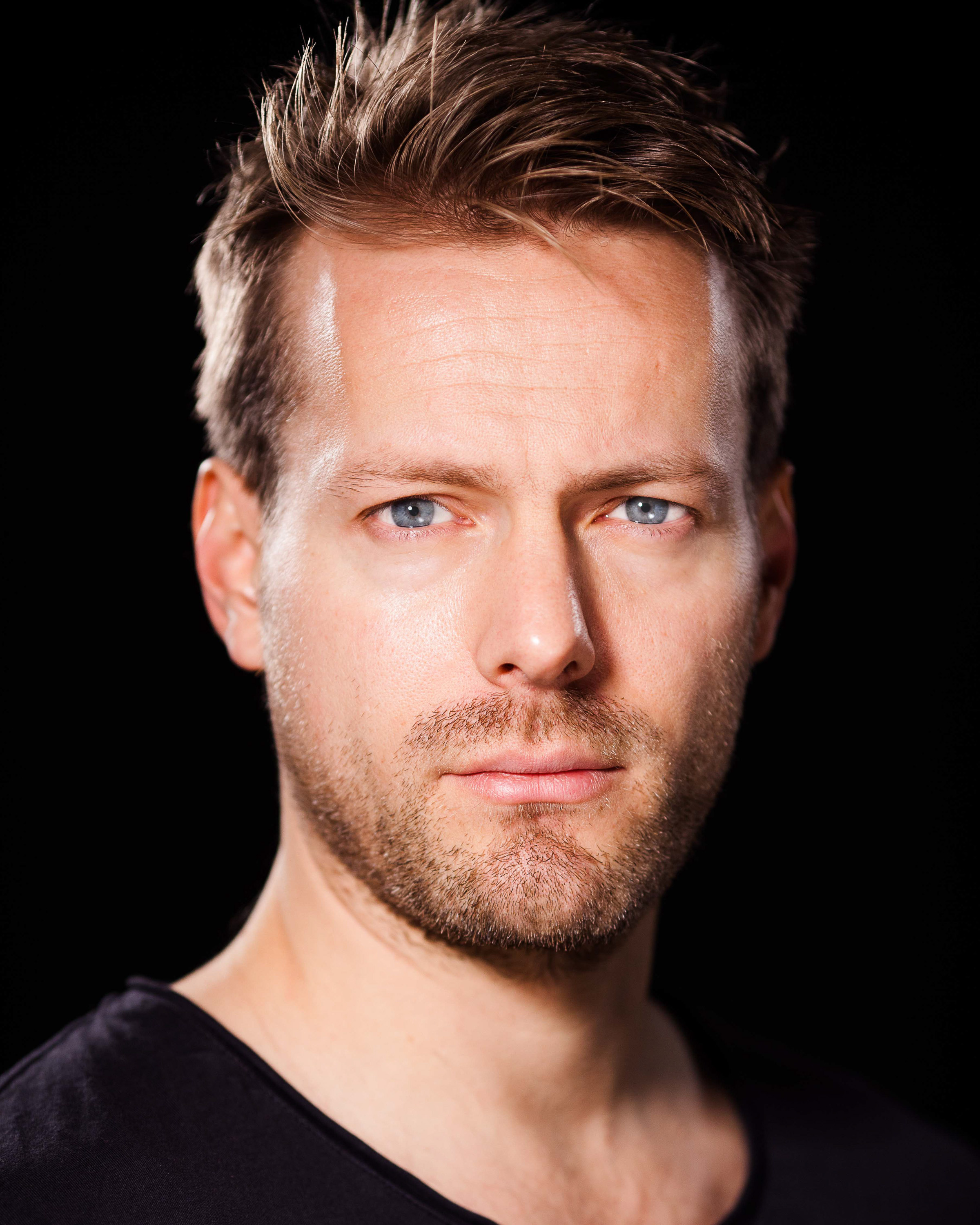 actor Boris Hiestand large photo