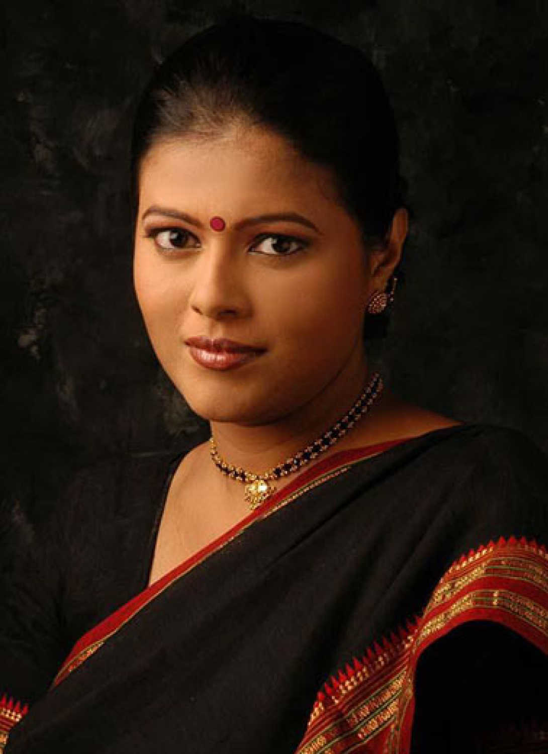 actor Sneha Raikar large photo