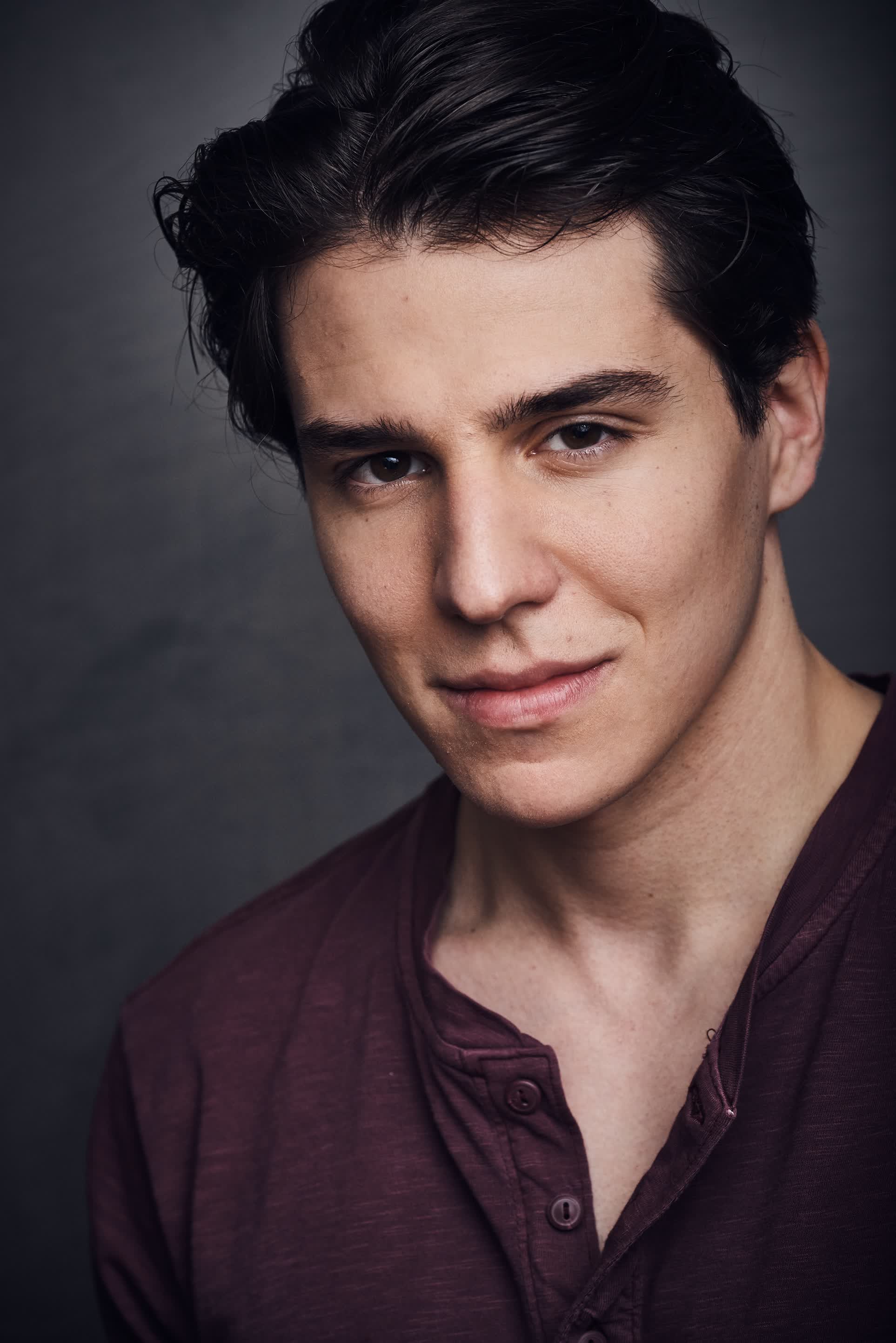 actor Michael Grant large photo