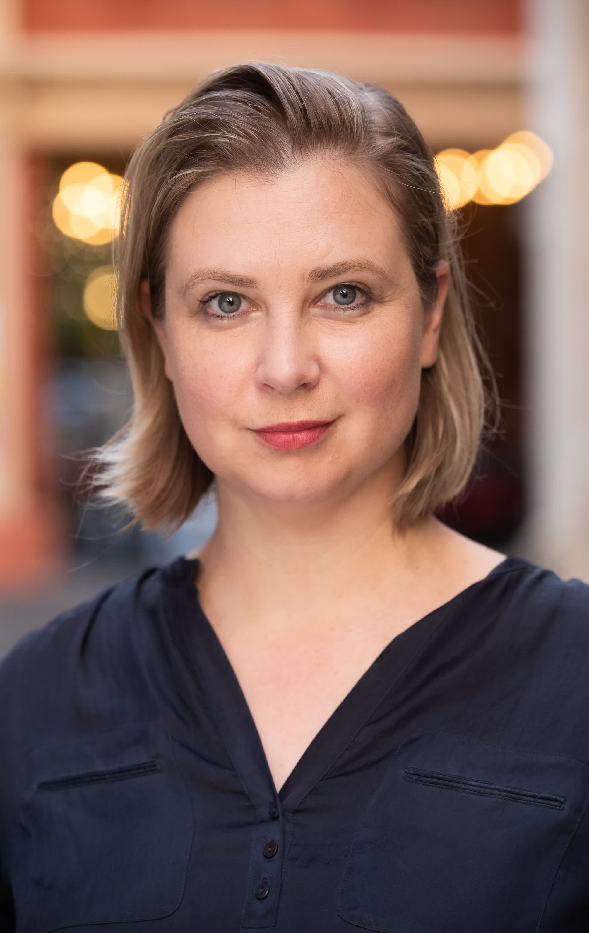 actor Nina Pearce large photo