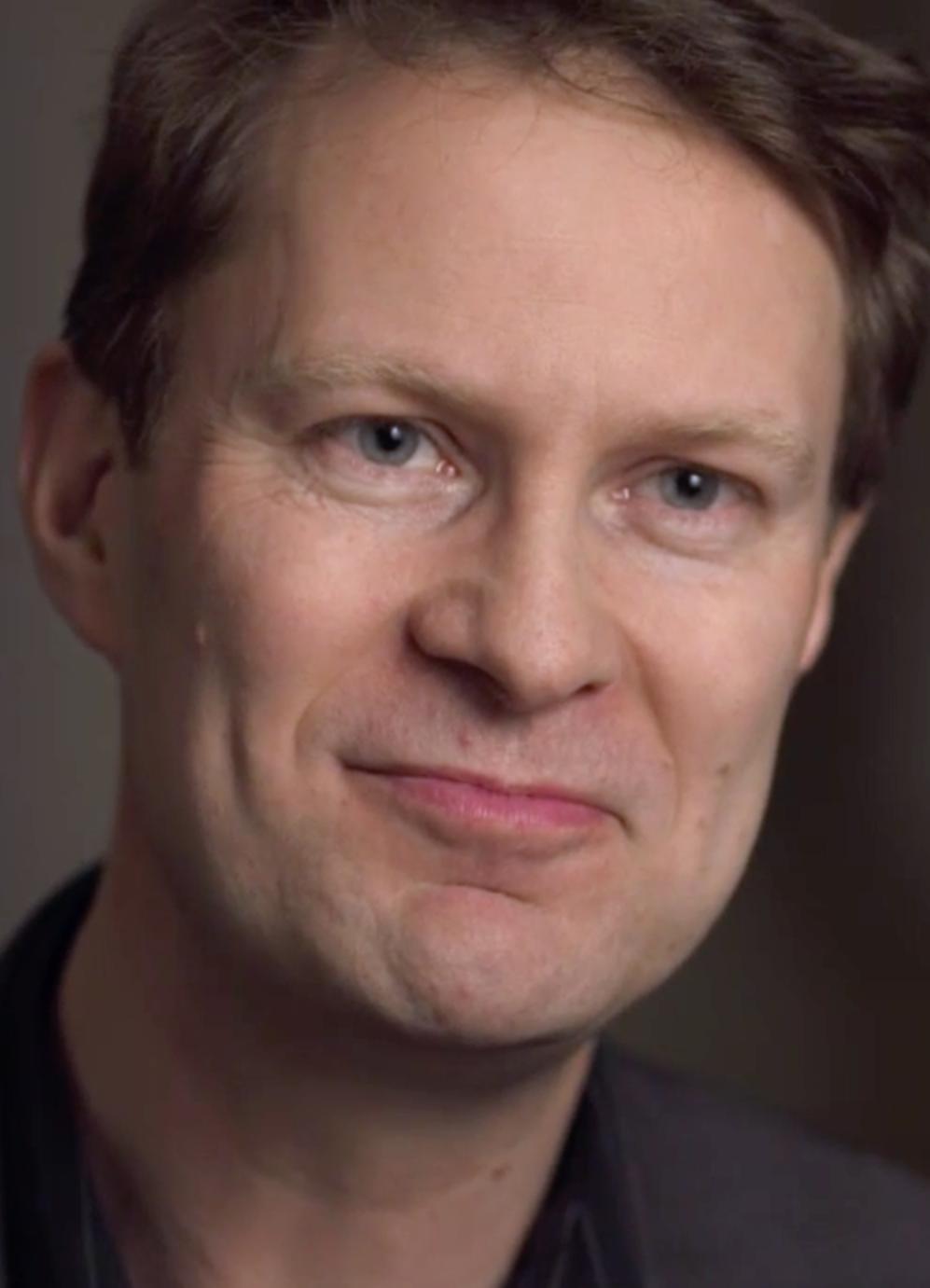 actor Luke Harding large photo