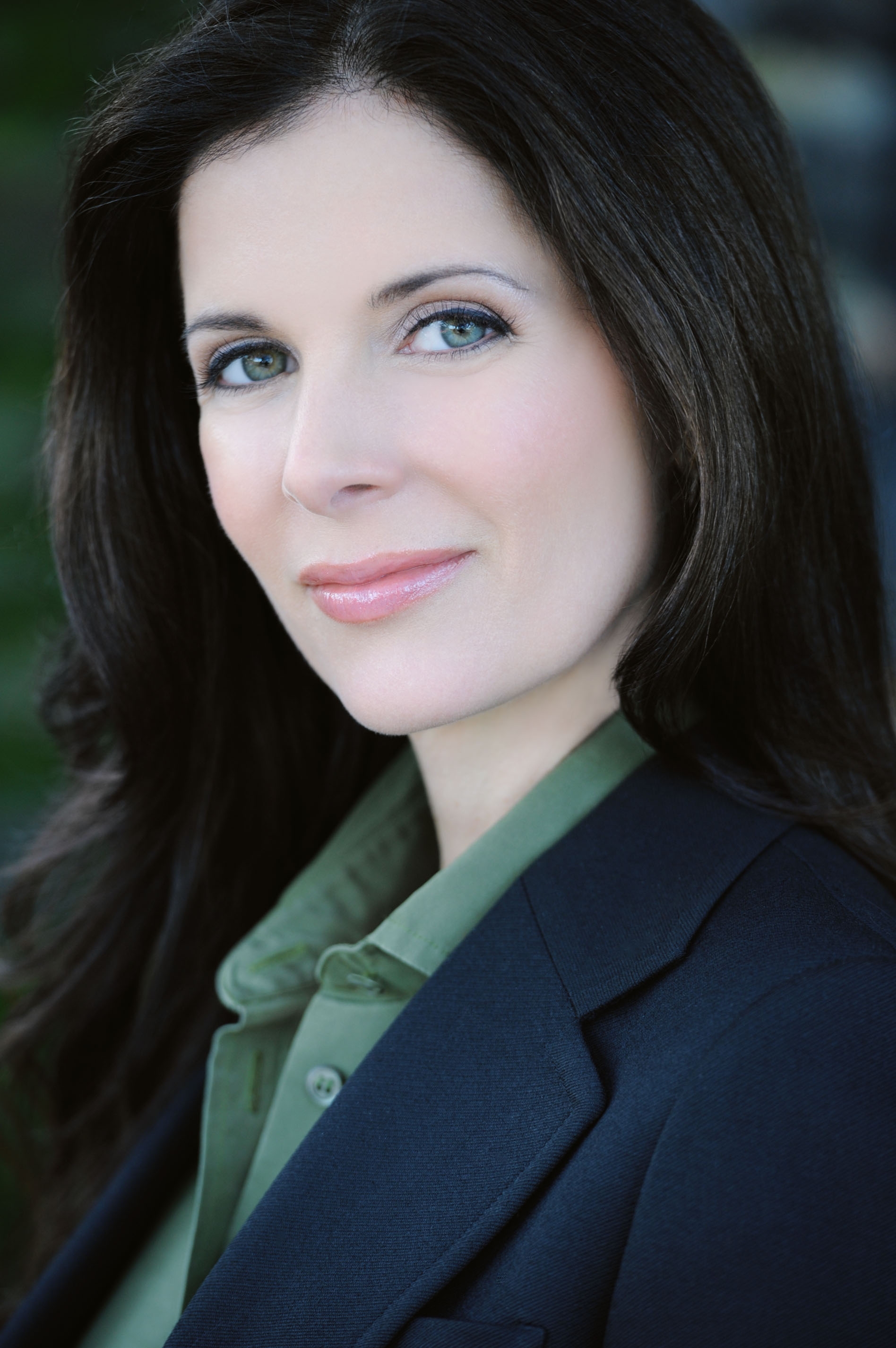 actor Victoria Guthrie large photo