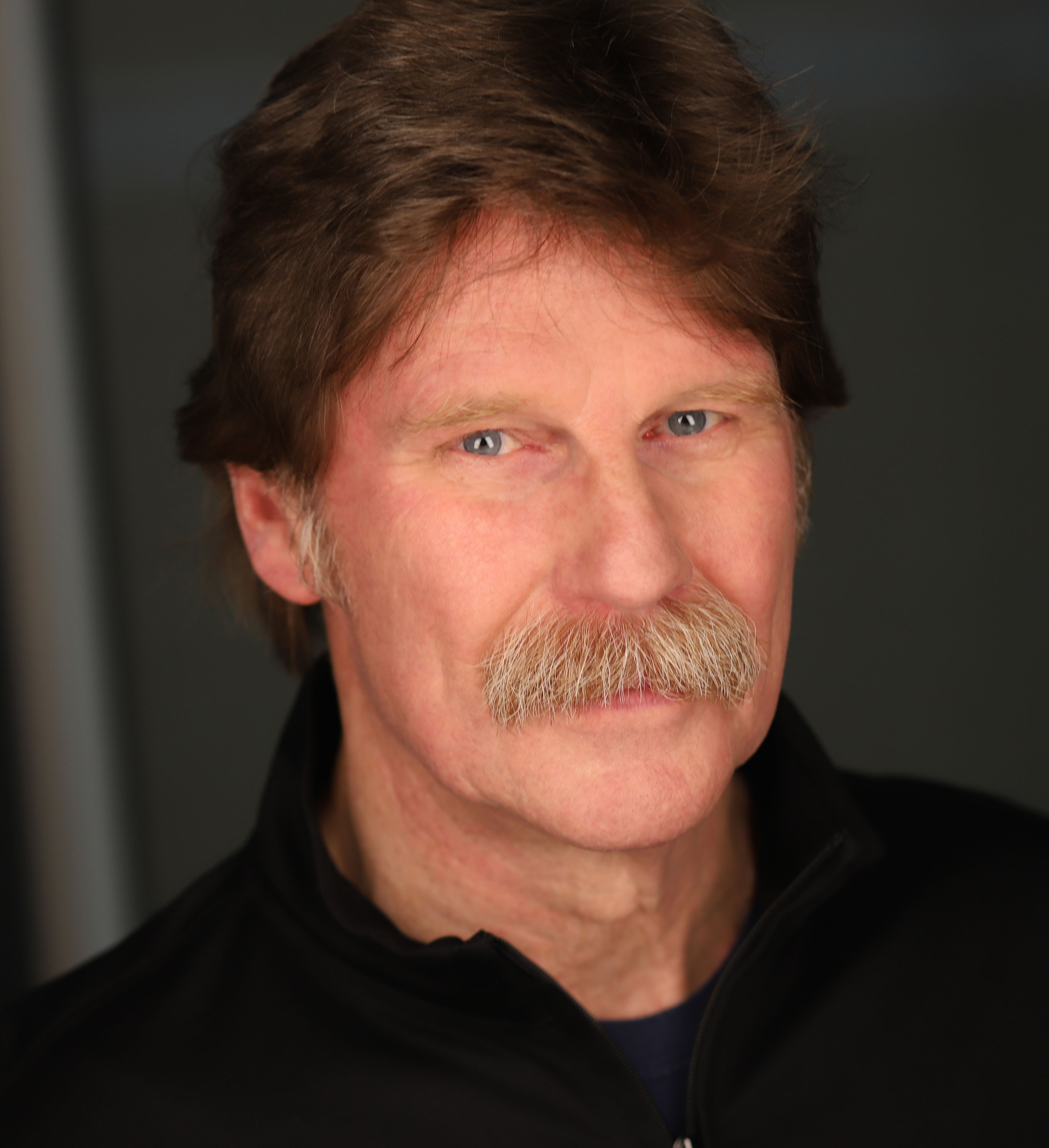 actor Leer Leary large photo