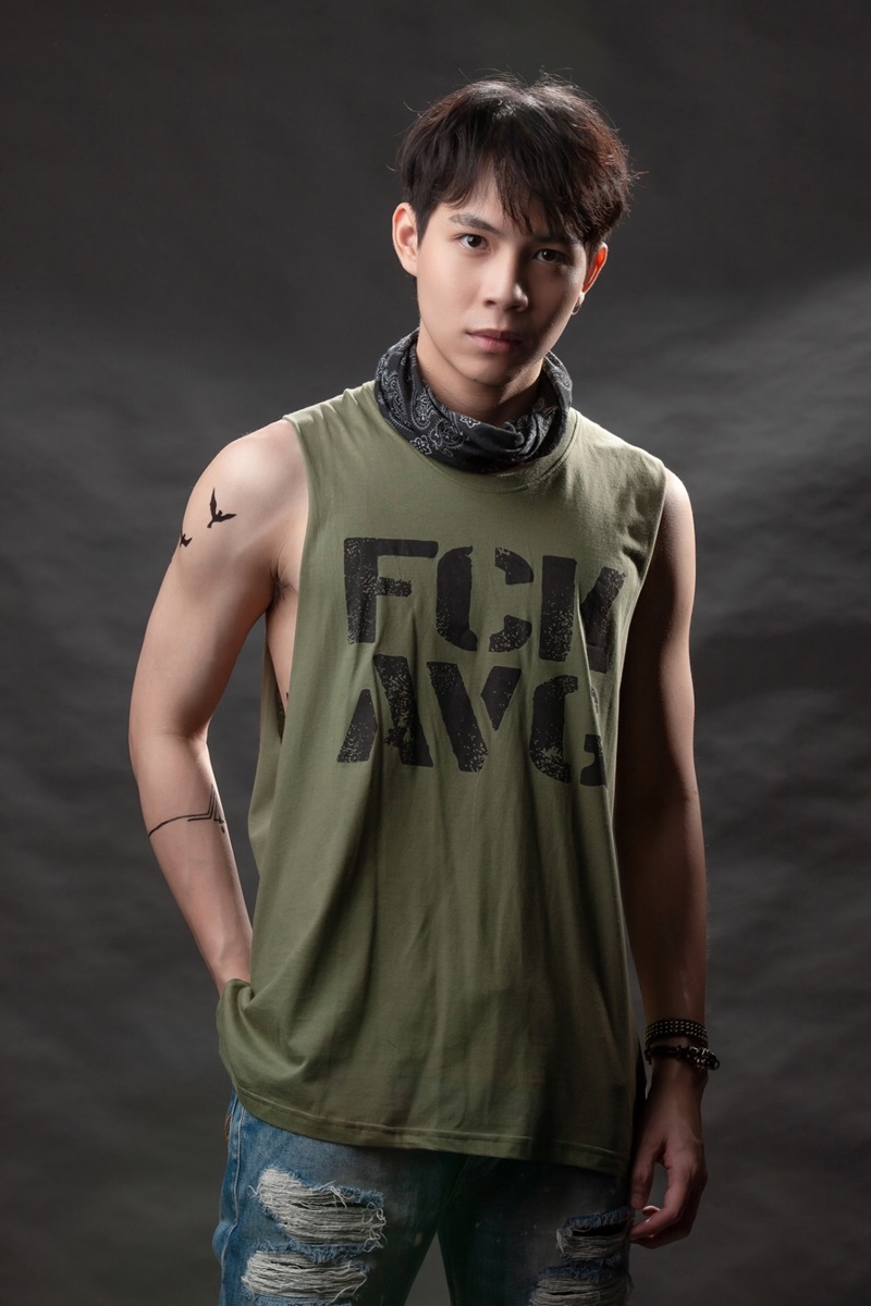 actor Kanaphan Puitrakul large photo