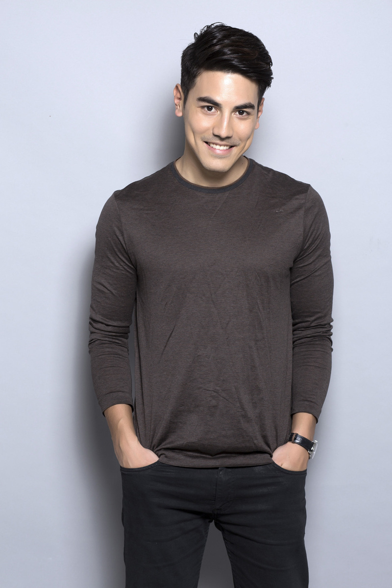 actor Thomas Price large photo