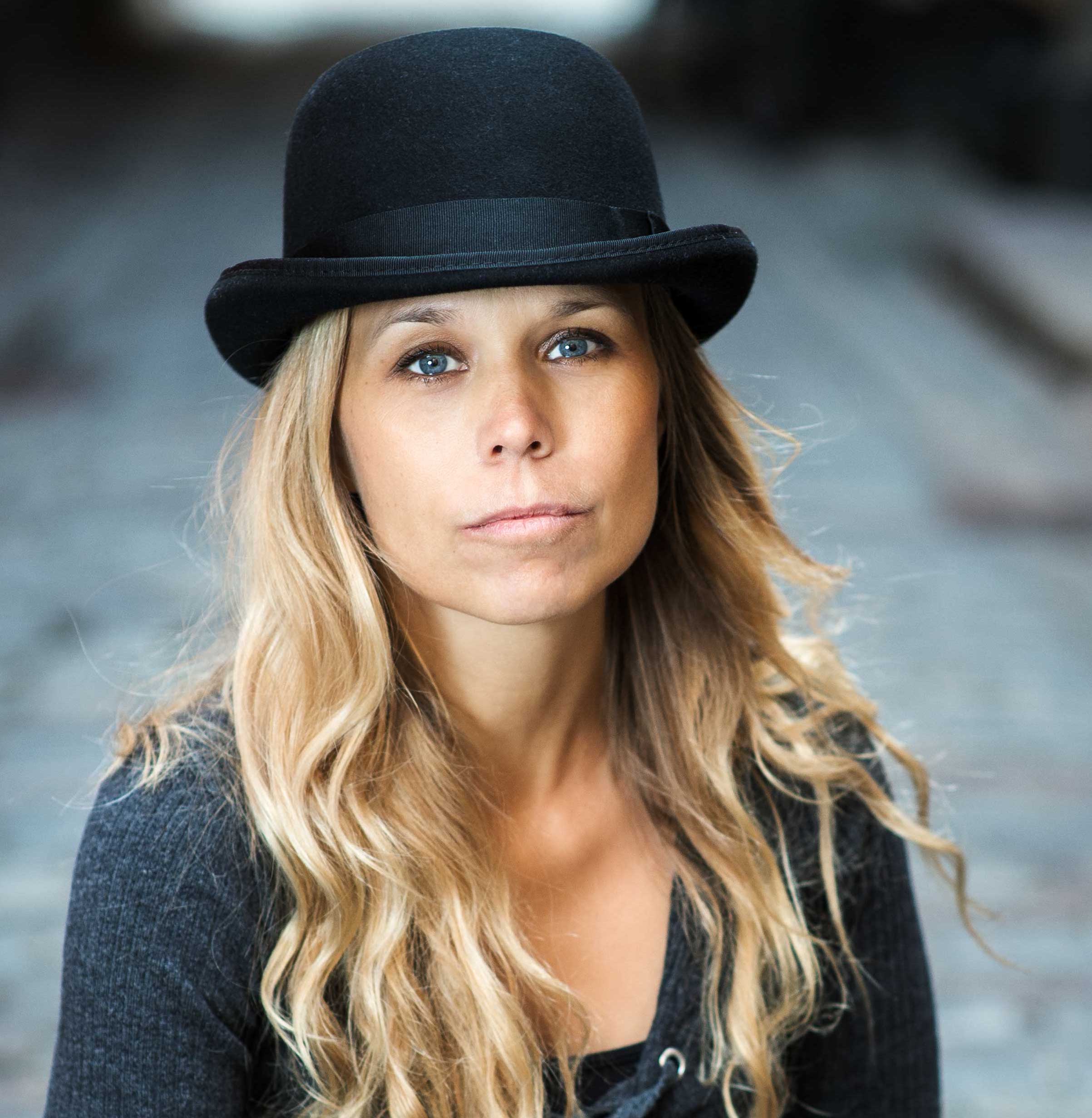 actor Helena Lewin large photo