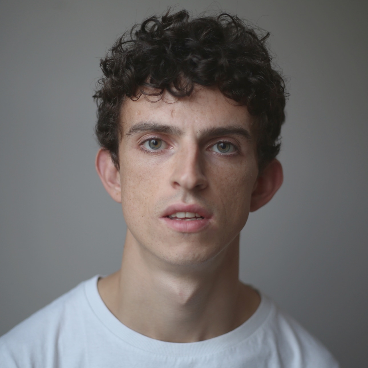 actor Dominic Holmes large photo