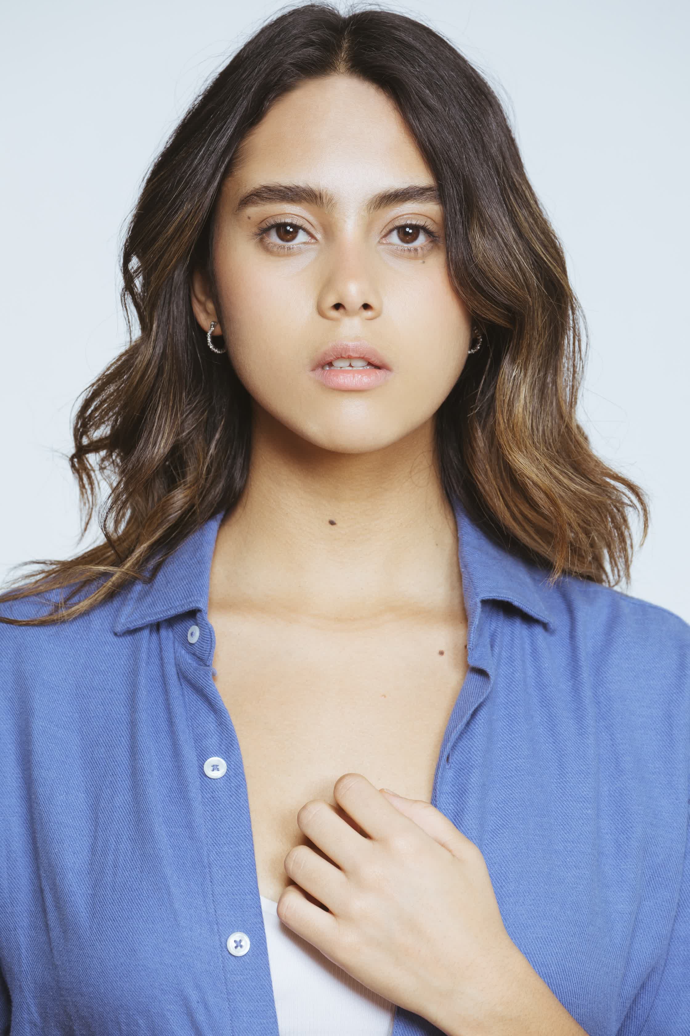 actor Renata Vaca large photo