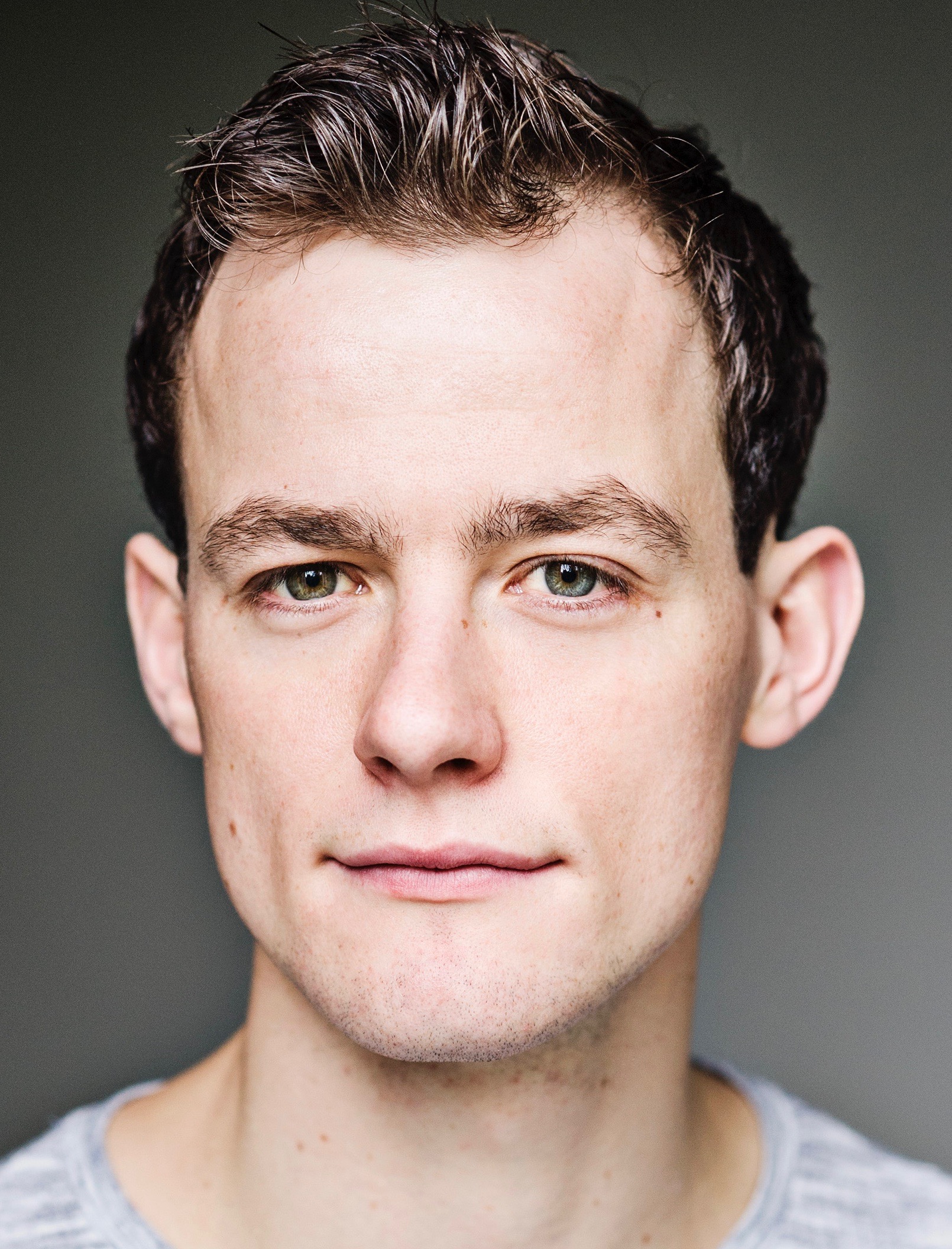 actor Alan Mahon large photo