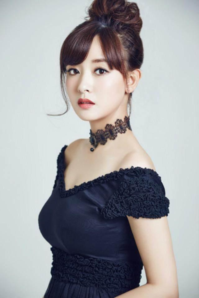 actor Qiqi Zhou large photo