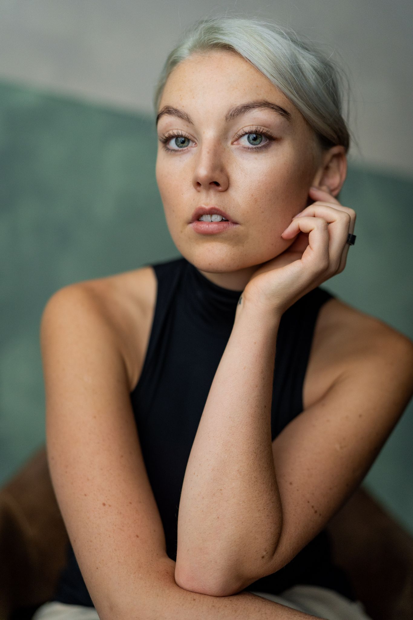 actor Clara Harte large photo