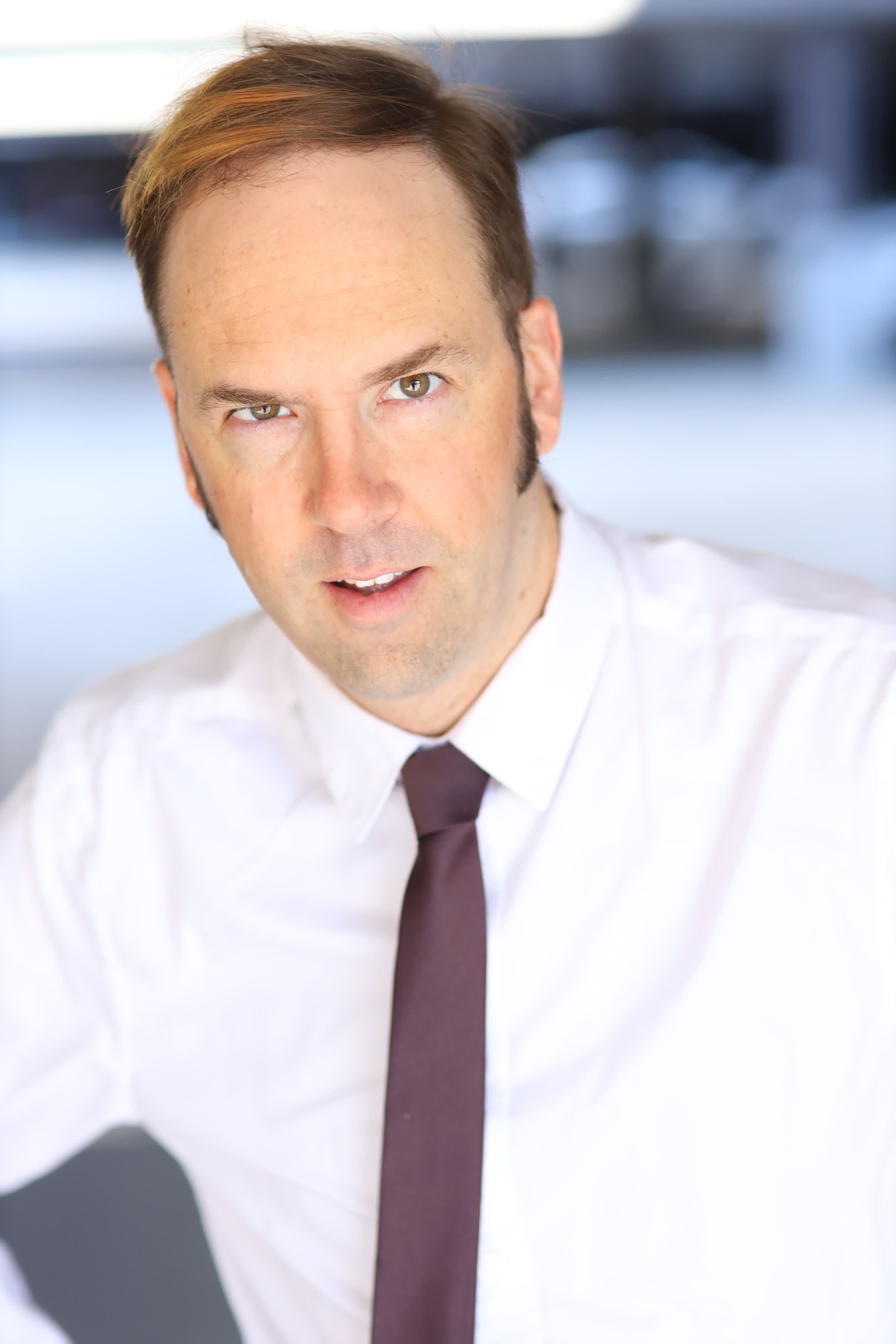 actor Ian Hoch large photo