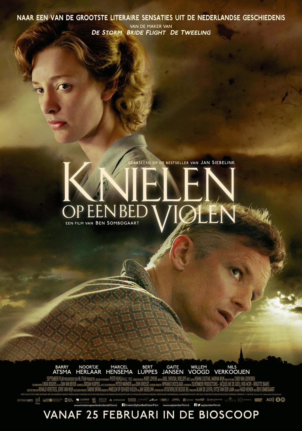 Knielen op een bed violen background