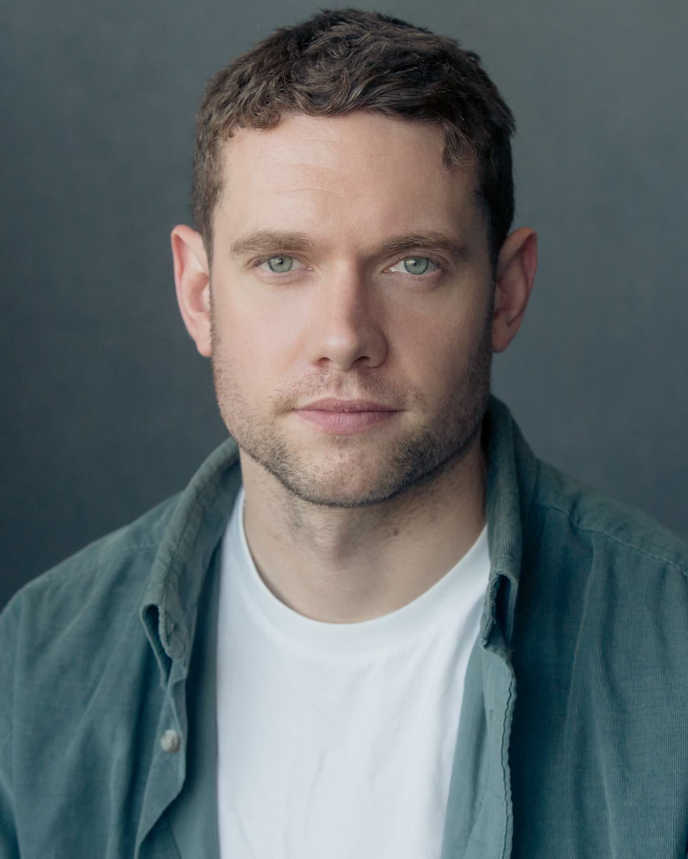 actor Tom Brittney large photo