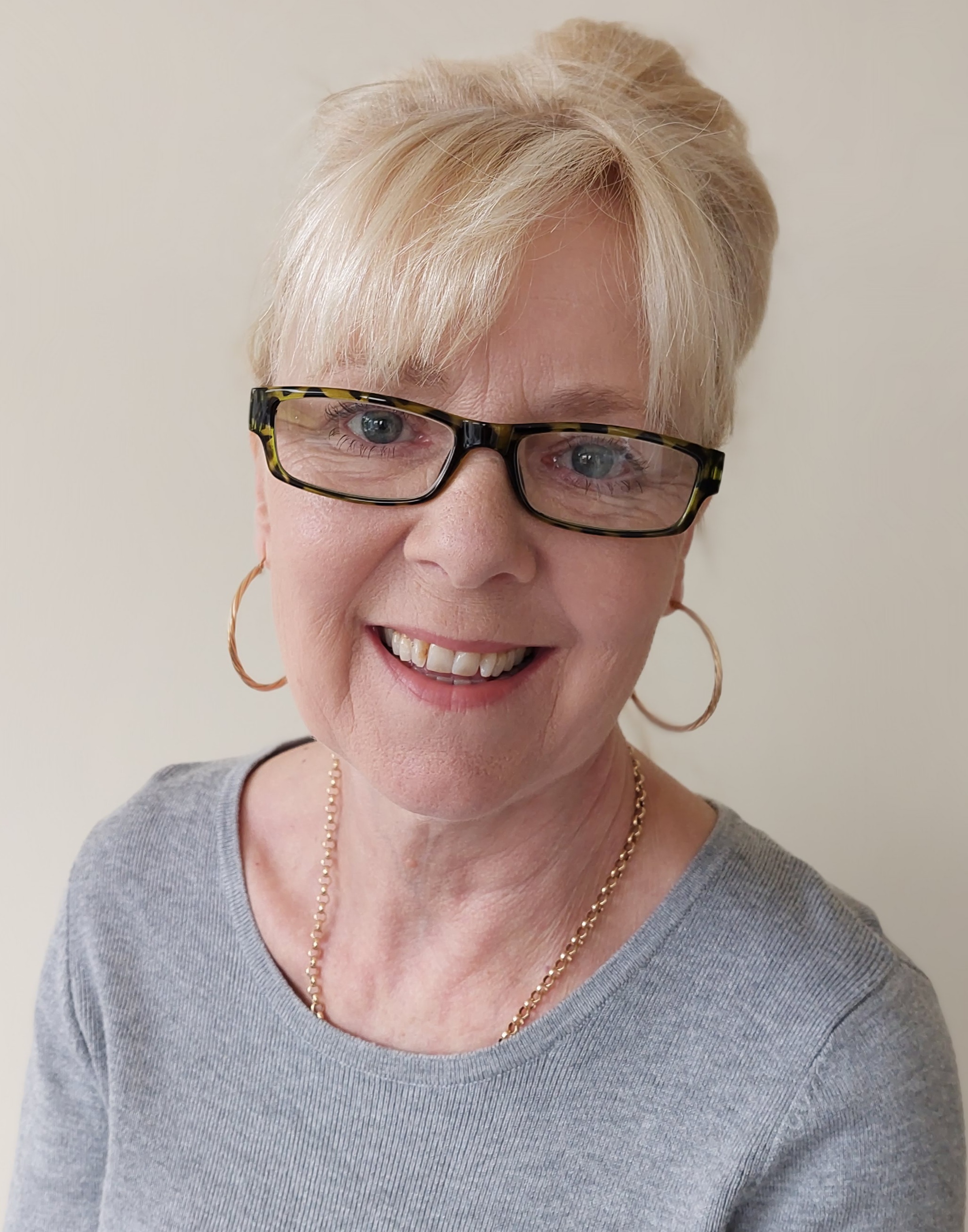 actor Karen Seacombe large photo