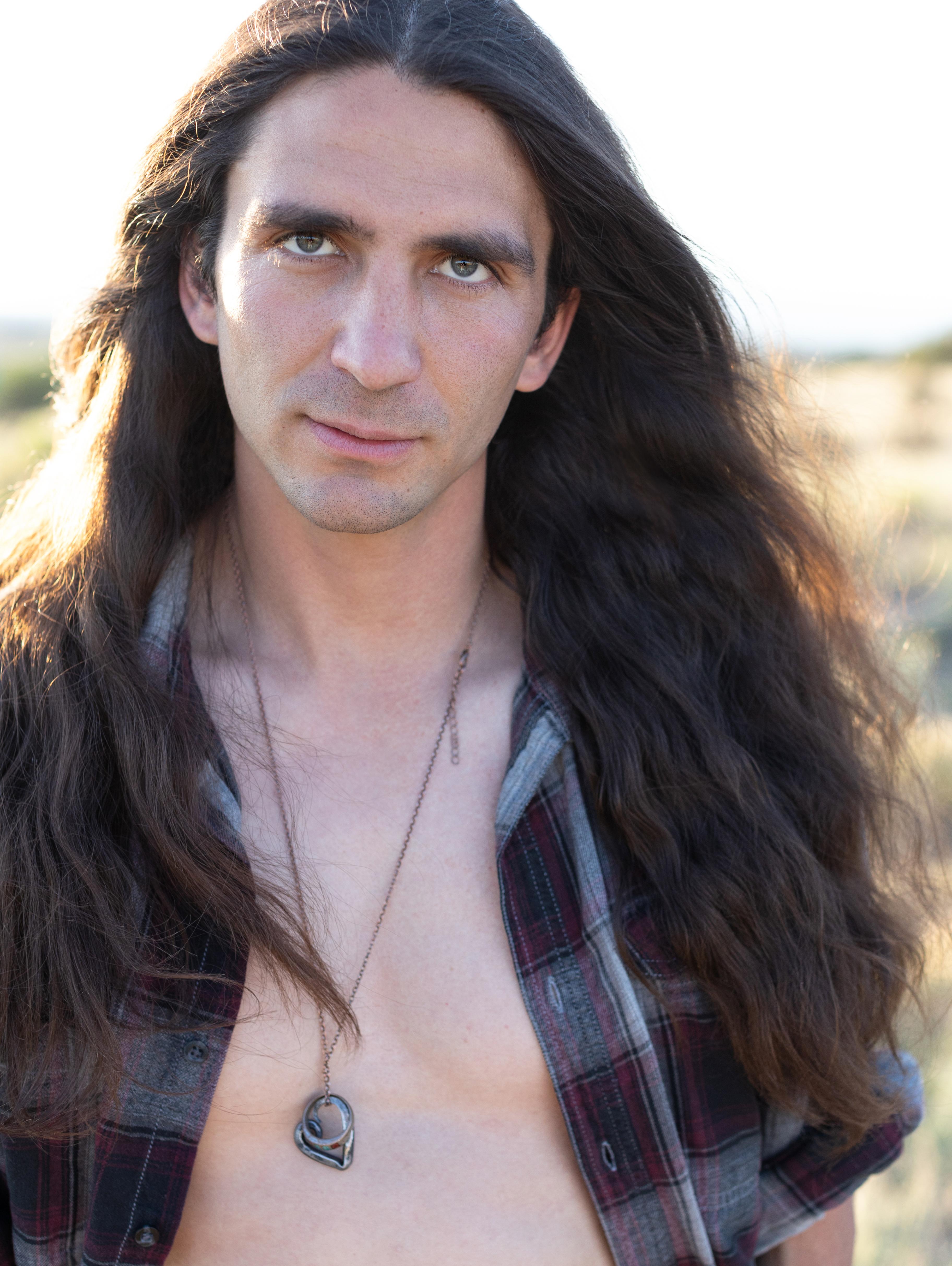 actor Levi Lobo large photo