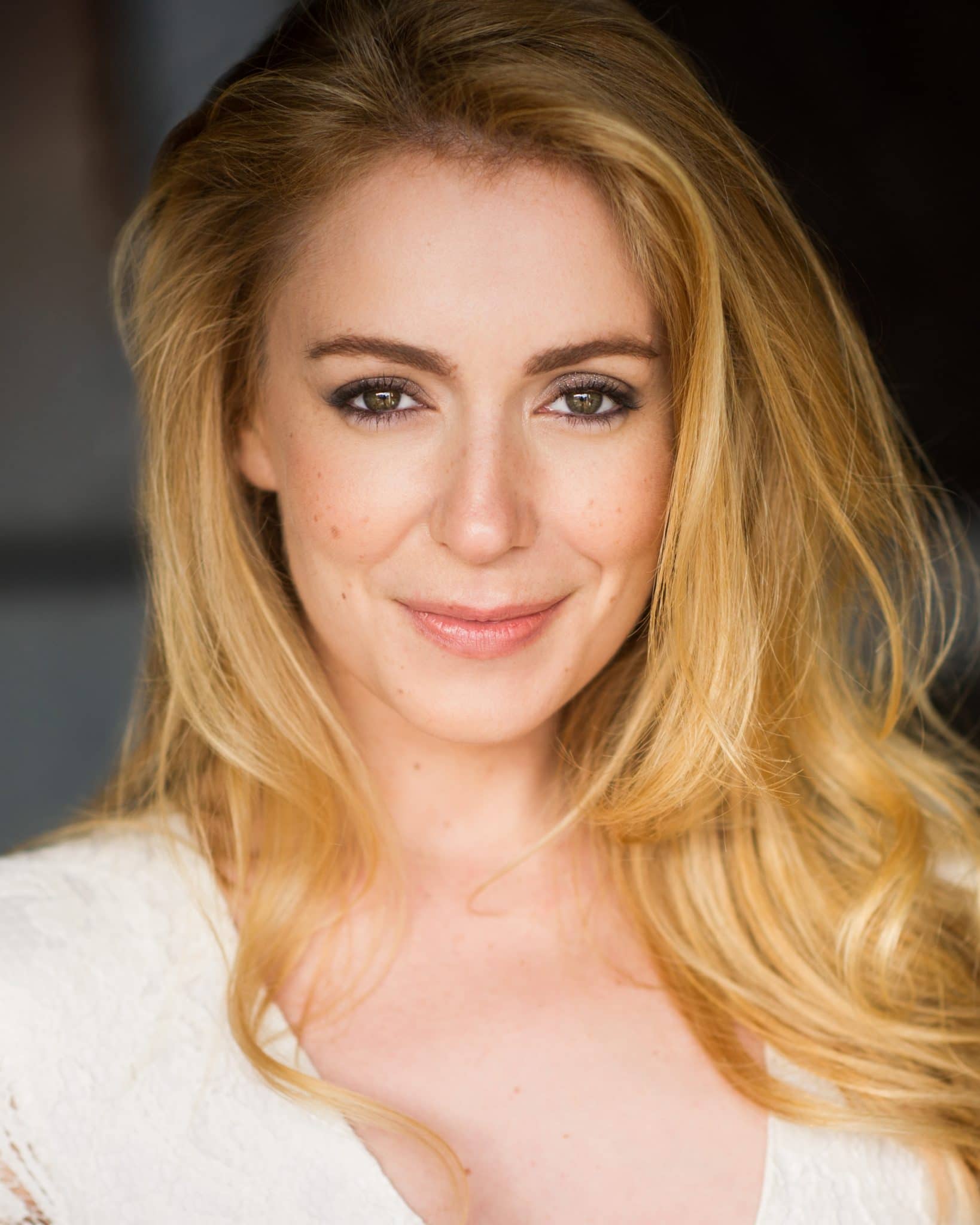 actor Anna Burgess large photo