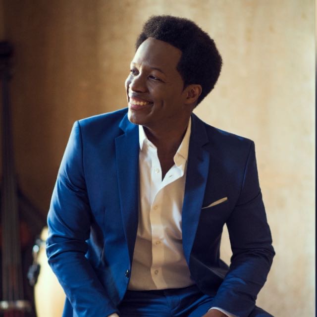 actor Mauro Castillo large photo