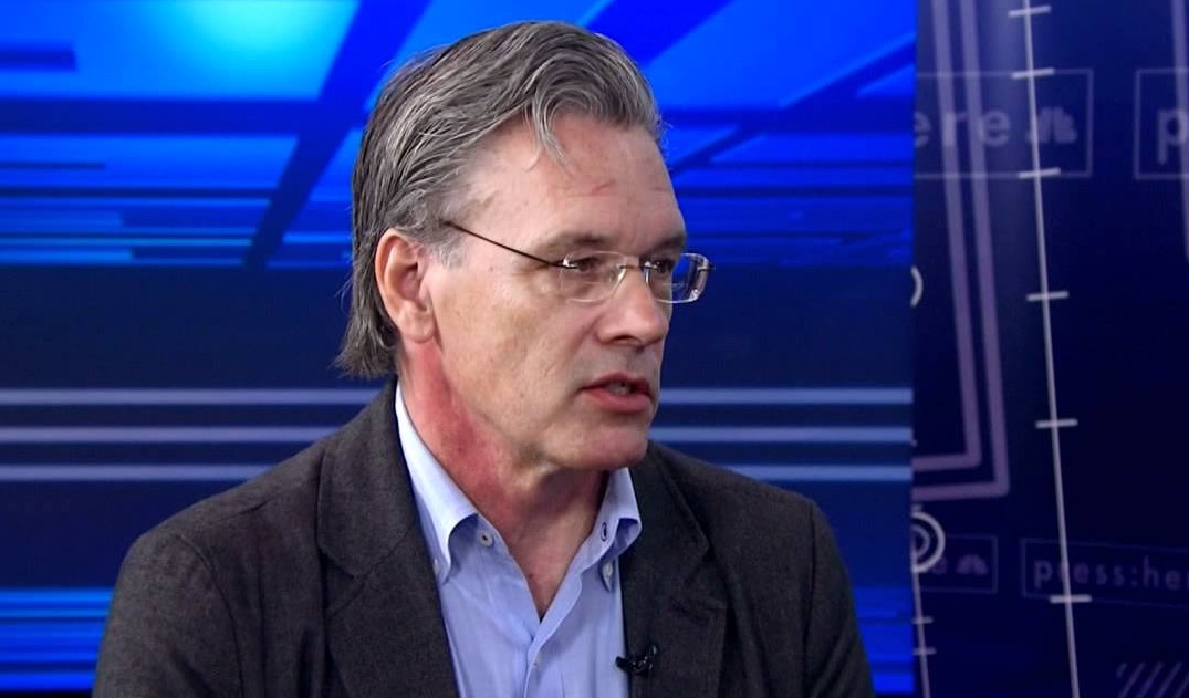 actor Robert X. Cringely large photo