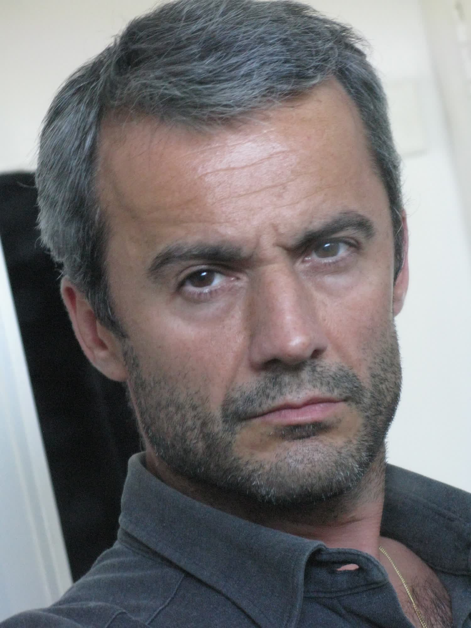 actor Julien Vialon large photo