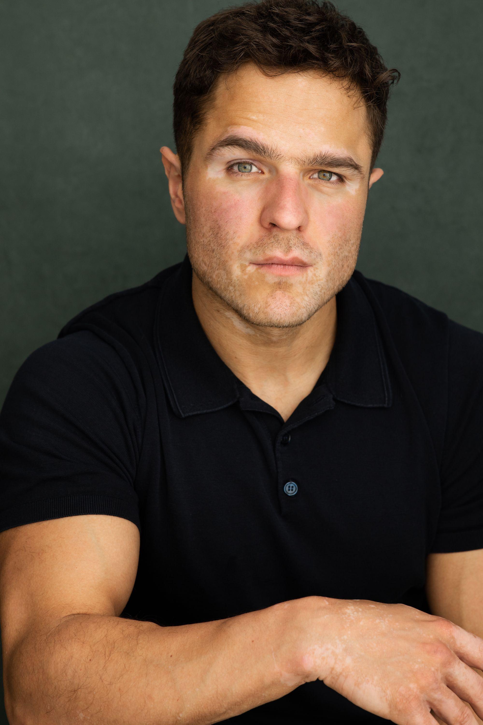 actor Genna Loskutnikov large photo