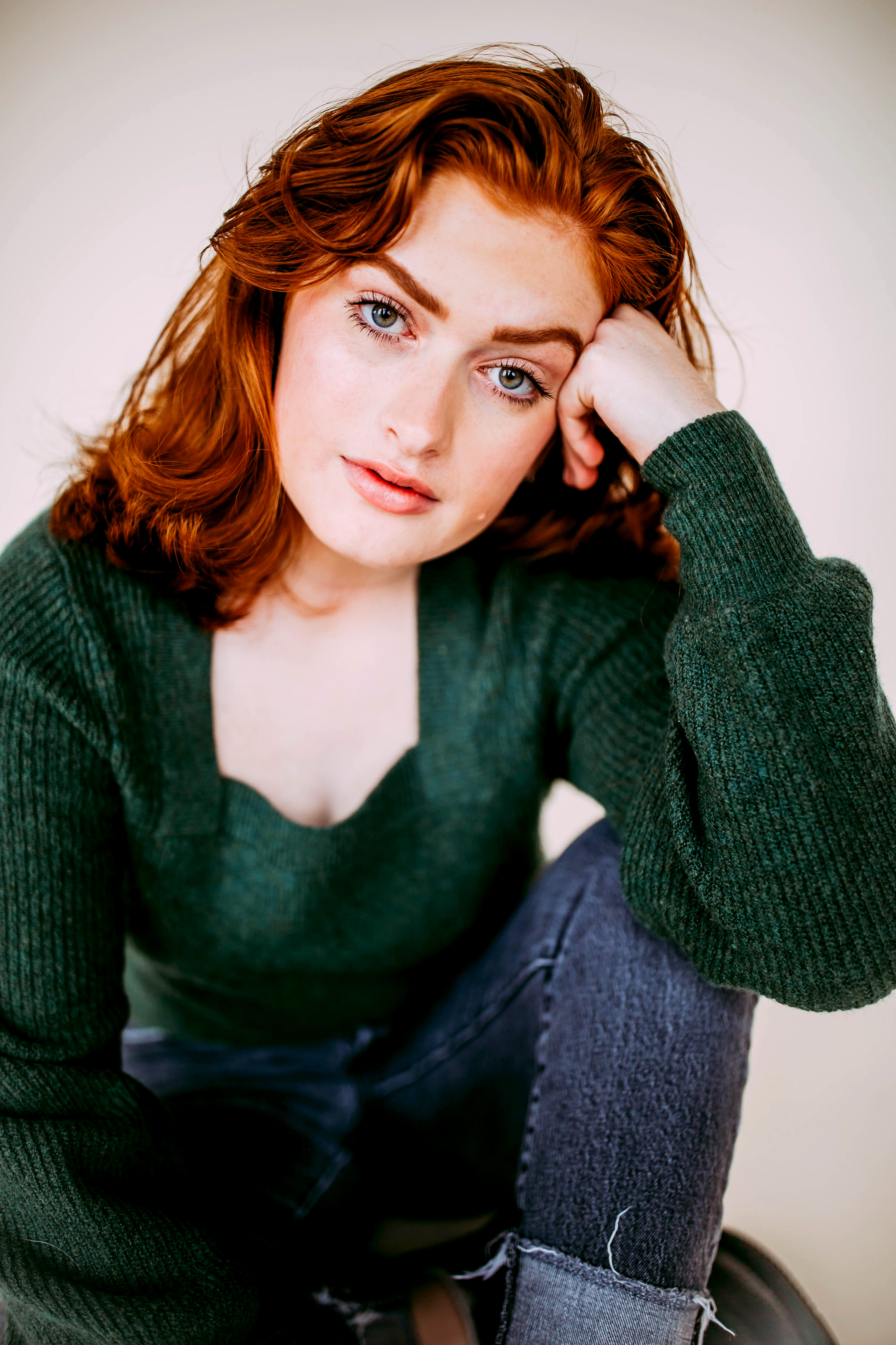 actor Isa Luzarraga large photo