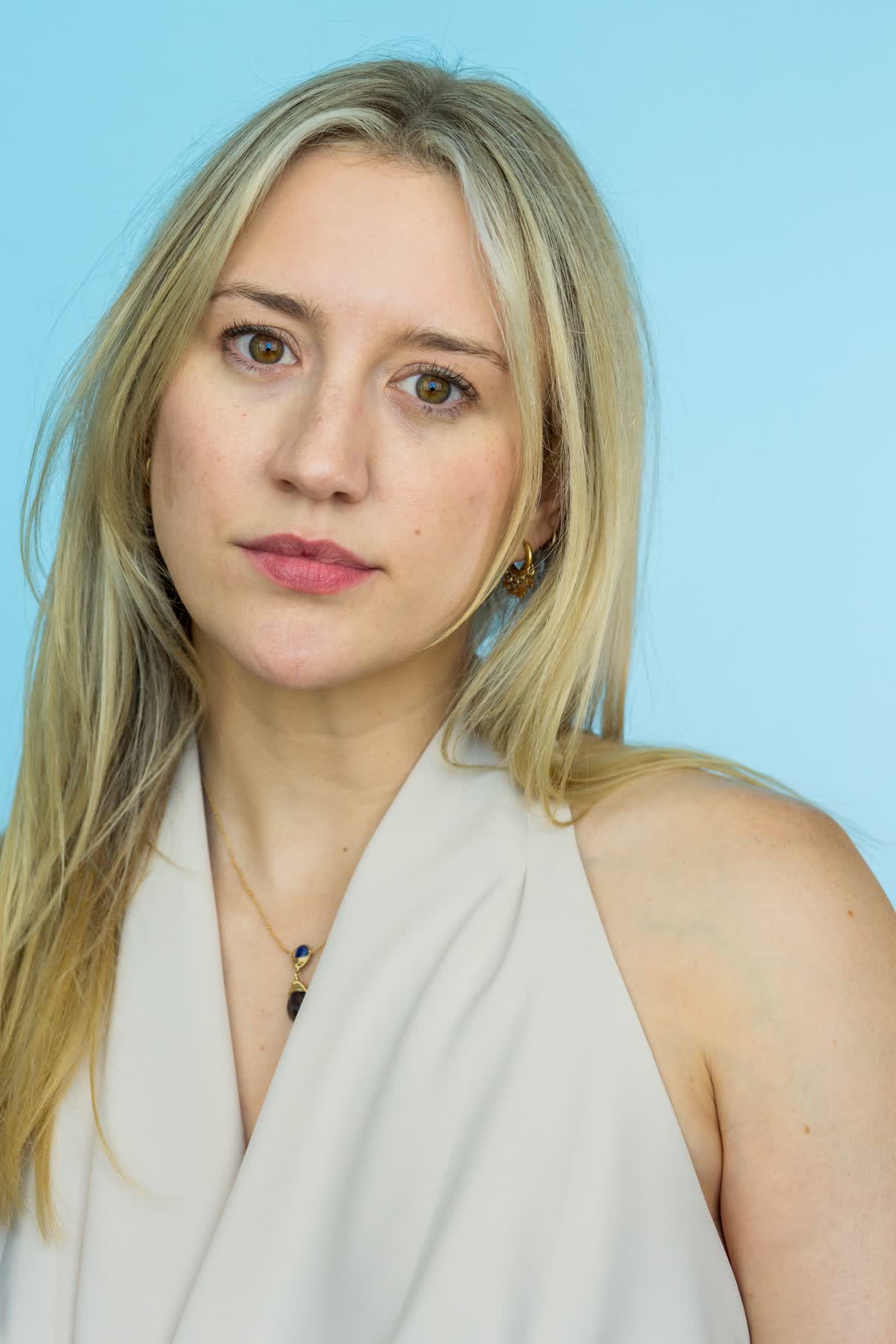 actor Hannah Telle large photo