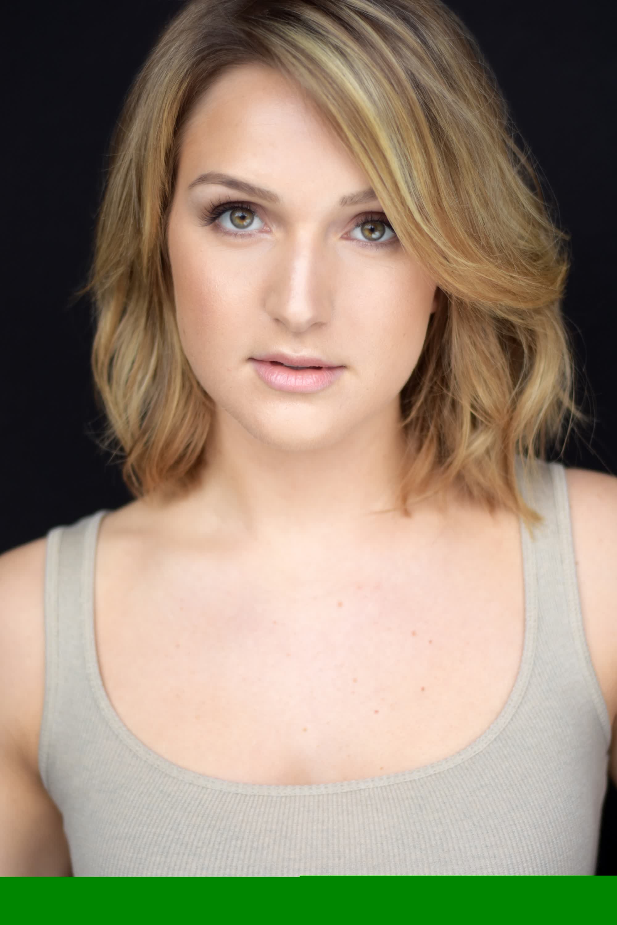 actor Victoria Duffield large photo