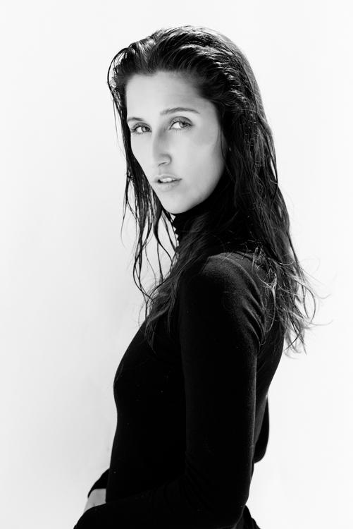 actor Isabelle Urganci large photo