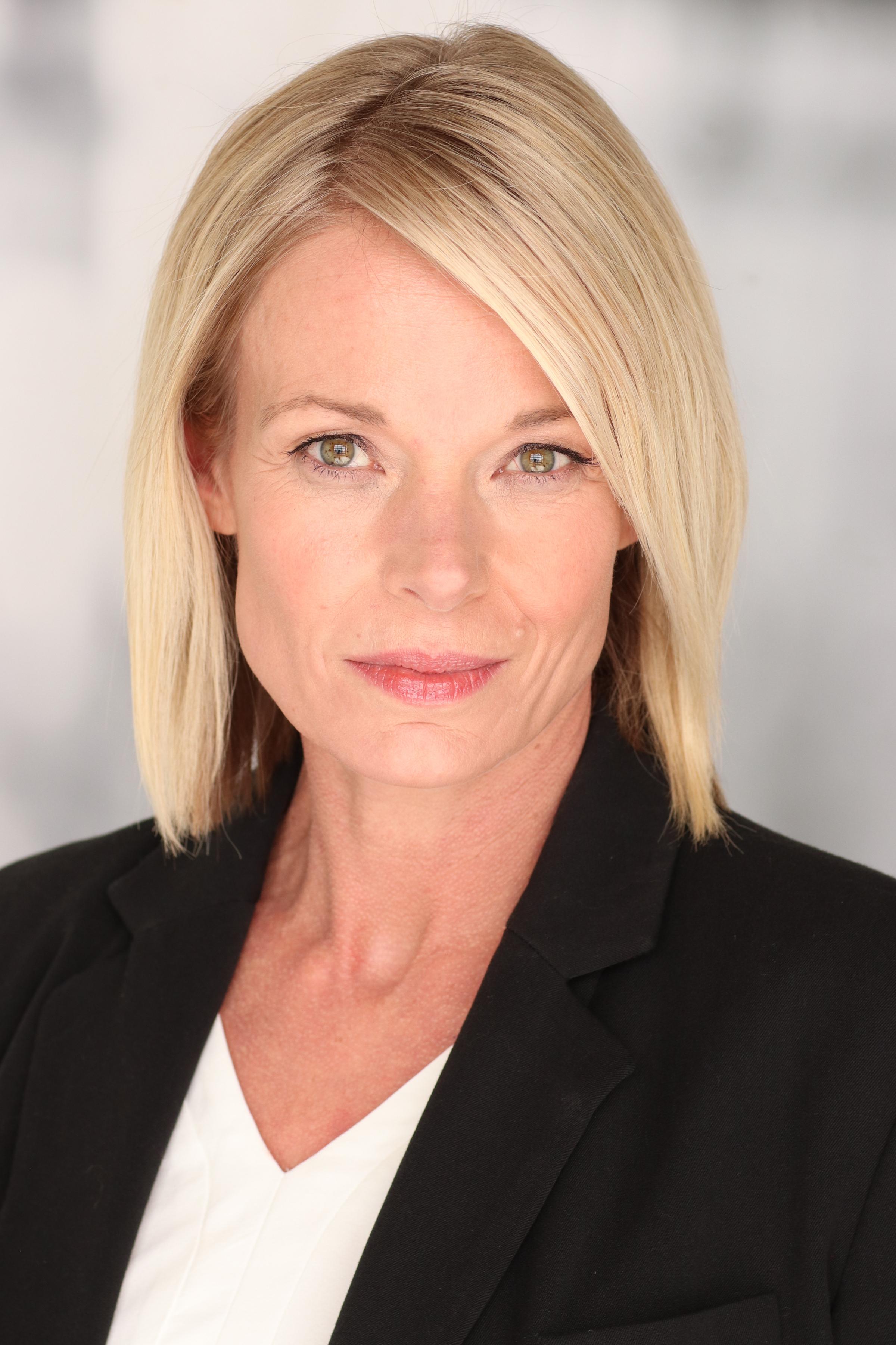 actor Kimberley Pember large photo