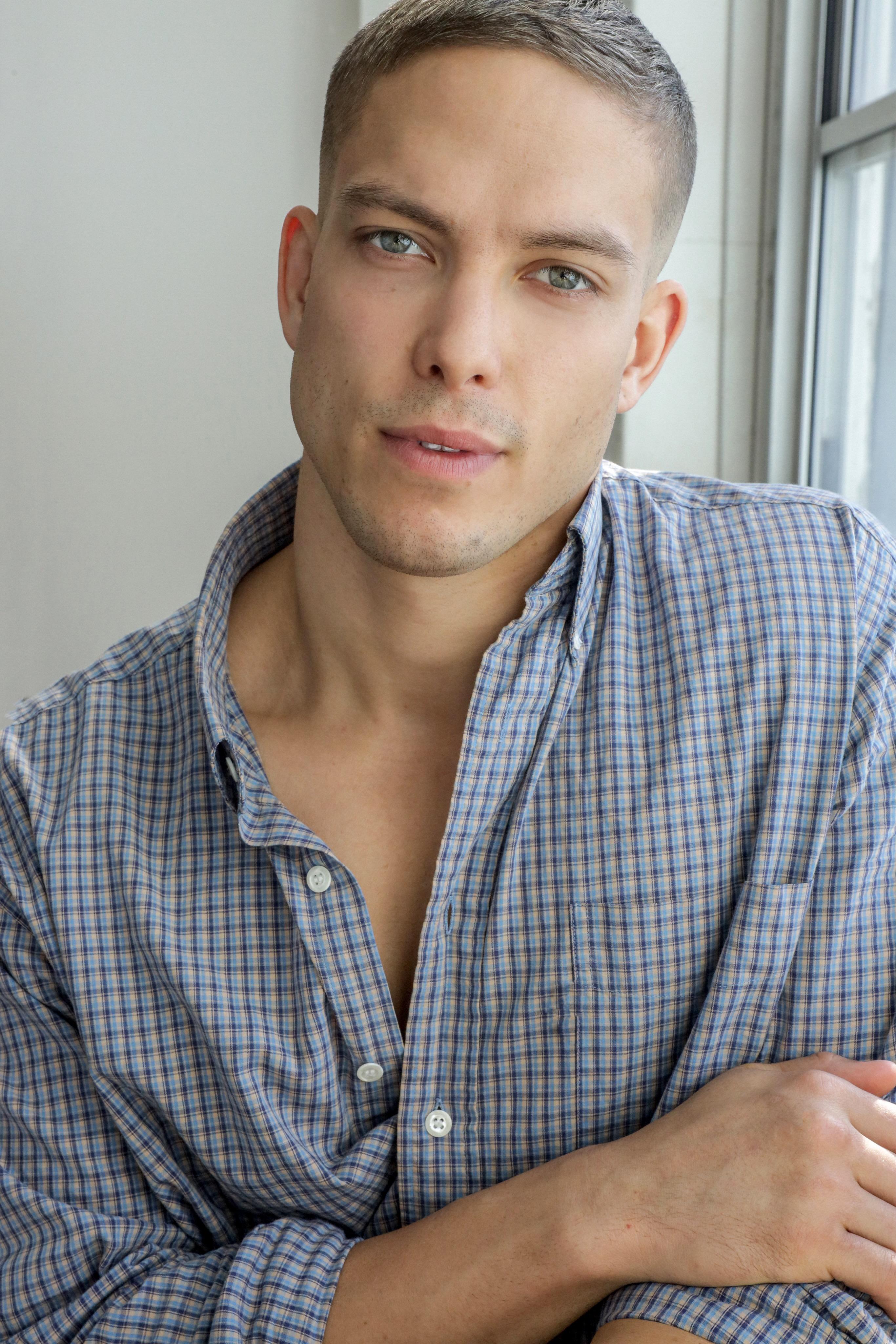 actor Blake Richardson large photo