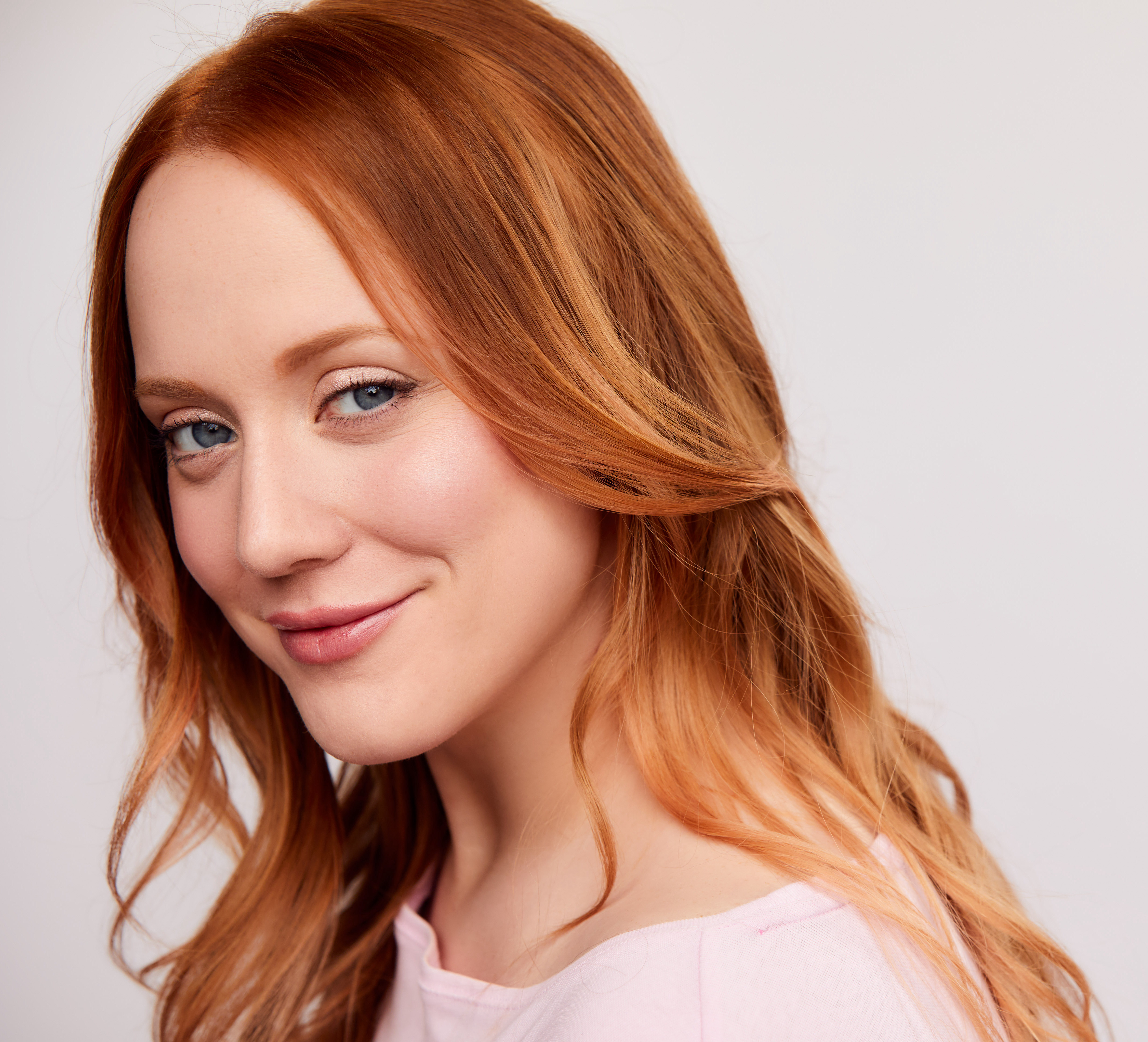 actor Lauren Hardcastle large photo