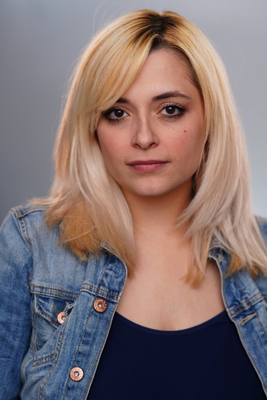 actor Leah Leyva large photo