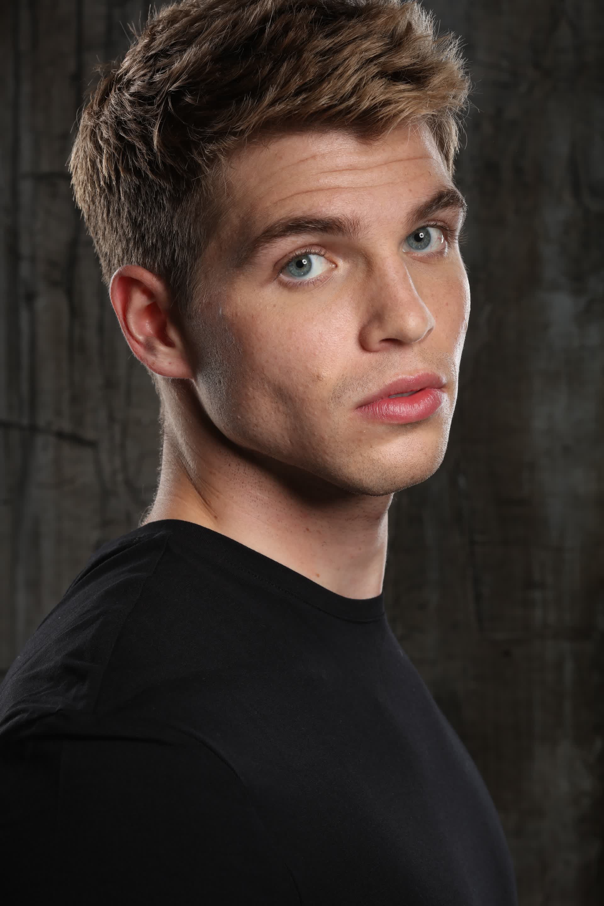 actor Bryson Powers large photo